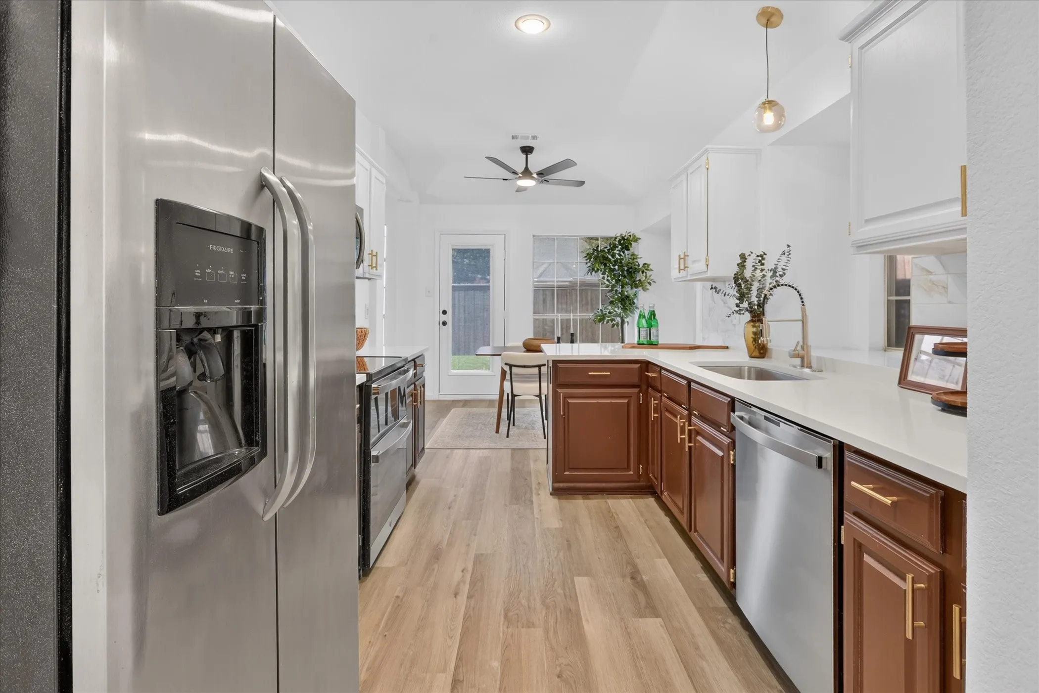 Single Family Residence For Sale in Denton County , 425 Wentworth Drive, Flower Mound, Texas 75028, 3 Bedroom, 2 Bathroom, 2 Garage spaces, 1,526 Sqft, built in 1992, mls#21377846, Real Estate Agent in Flower Mound, Homes For Sale in Denton county, Homes For Sale in Flower Mound, Realtor in Flower Mound Texas, Real Estate Brokerage Independent Realty Texas, Luminita Cordes Realtor