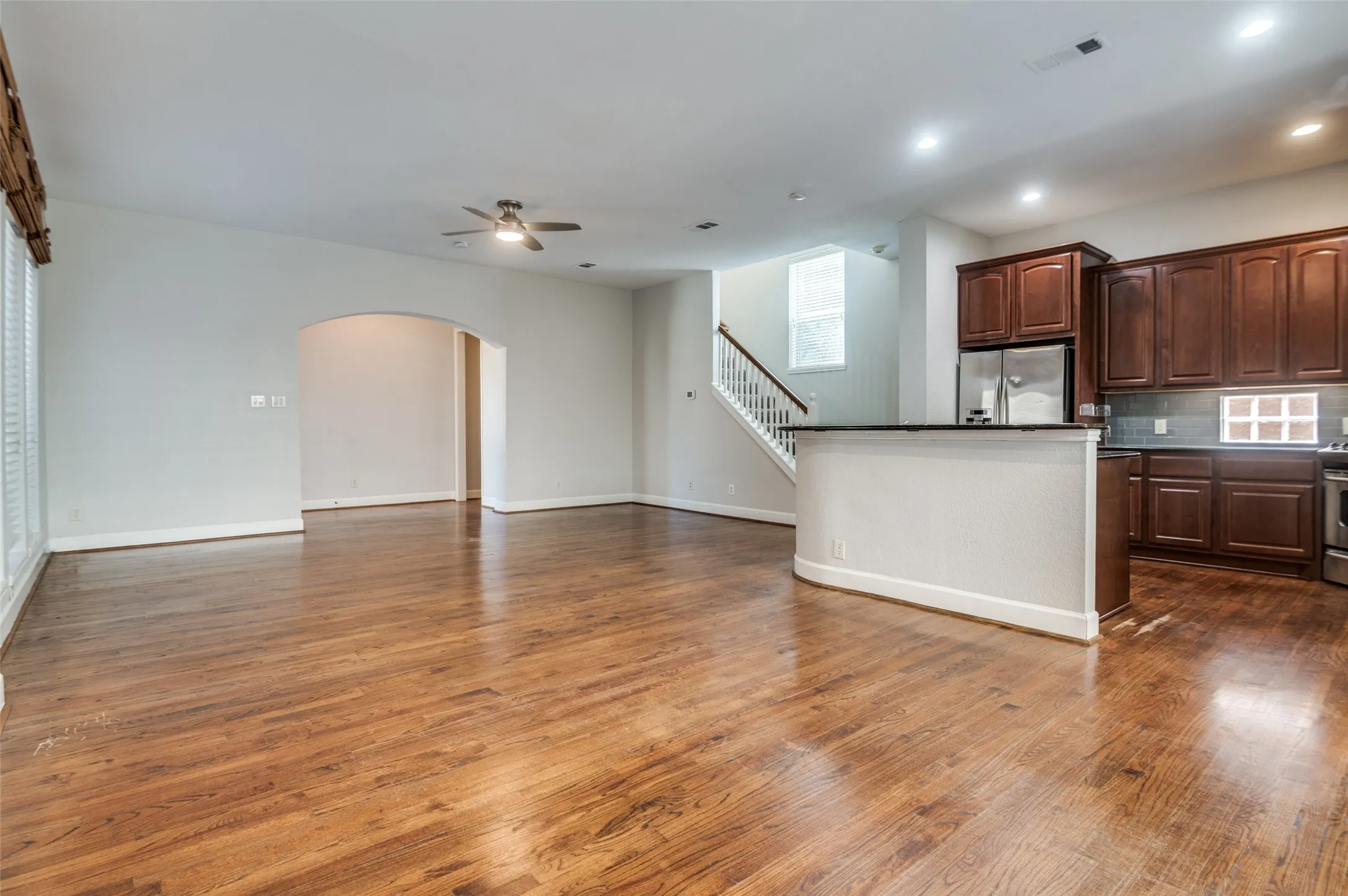 Townhouse For Rent in Dallas County , 909 City Side Lane, Dallas, Texas 75201, 3 Bedroom, 3 Bathroom, 2 Garage spaces, 3,109 Sqft, built in 2008, mls#21377689, Real Estate Agent in Dallas, Homes For Rent in Dallas county, Homes For Rent in Dallas, Realtor in Dallas Texas, Real Estate Brokerage Independent Realty Texas, Luminita Cordes Realtor
