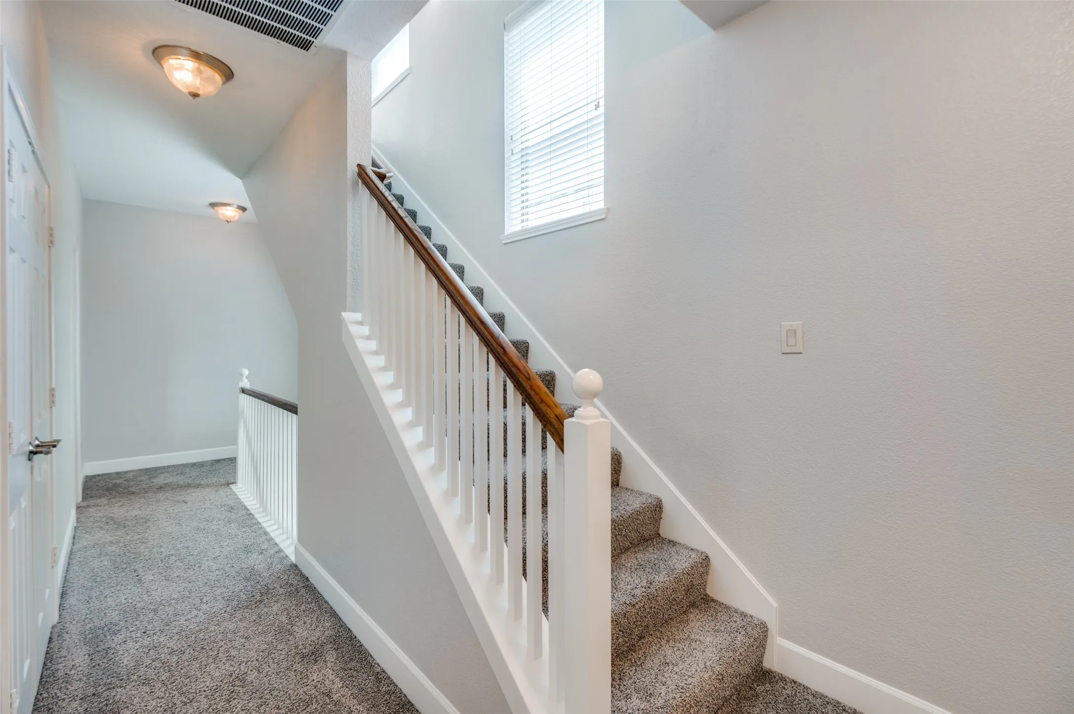 Townhouse For Rent in Dallas County , 909 City Side Lane, Dallas, Texas 75201, 3 Bedroom, 3 Bathroom, 2 Garage spaces, 3,109 Sqft, built in 2008, mls#21377689, Real Estate Agent in Dallas, Homes For Rent in Dallas county, Homes For Rent in Dallas, Realtor in Dallas Texas, Real Estate Brokerage Independent Realty Texas, Luminita Cordes Realtor