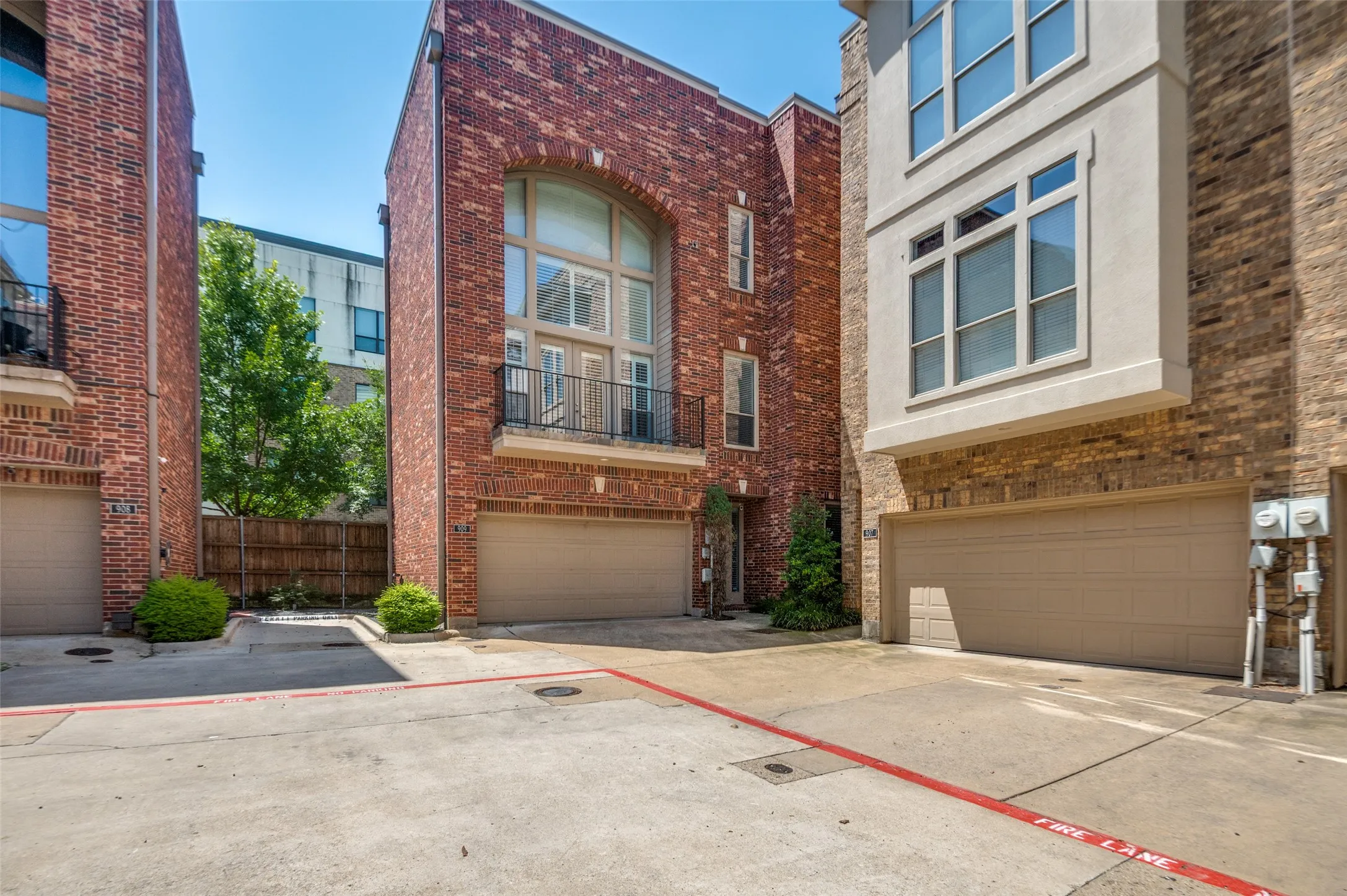 Townhouse For Rent in Dallas County , 909 City Side Lane, Dallas, Texas 75201, 3 Bedroom, 3 Bathroom, 2 Garage spaces, 3,109 Sqft, built in 2008, mls#21377689, Real Estate Agent in Dallas, Homes For Rent in Dallas county, Homes For Rent in Dallas, Realtor in Dallas Texas, Real Estate Brokerage Independent Realty Texas, Luminita Cordes Realtor