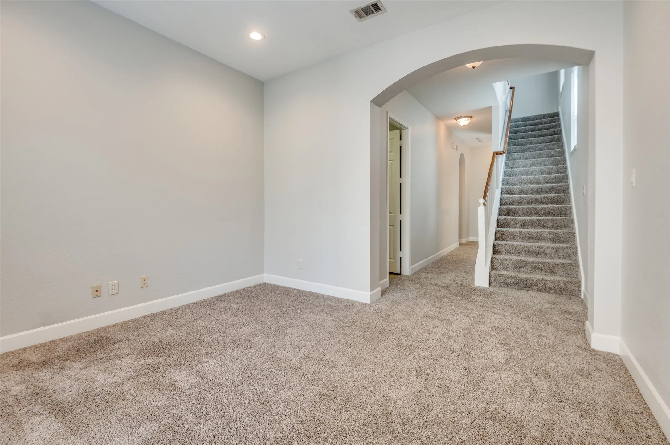 Townhouse For Rent in Dallas County , 909 City Side Lane, Dallas, Texas 75201, 3 Bedroom, 3 Bathroom, 2 Garage spaces, 3,109 Sqft, built in 2008, mls#21377689, Real Estate Agent in Dallas, Homes For Rent in Dallas county, Homes For Rent in Dallas, Realtor in Dallas Texas, Real Estate Brokerage Independent Realty Texas, Luminita Cordes Realtor