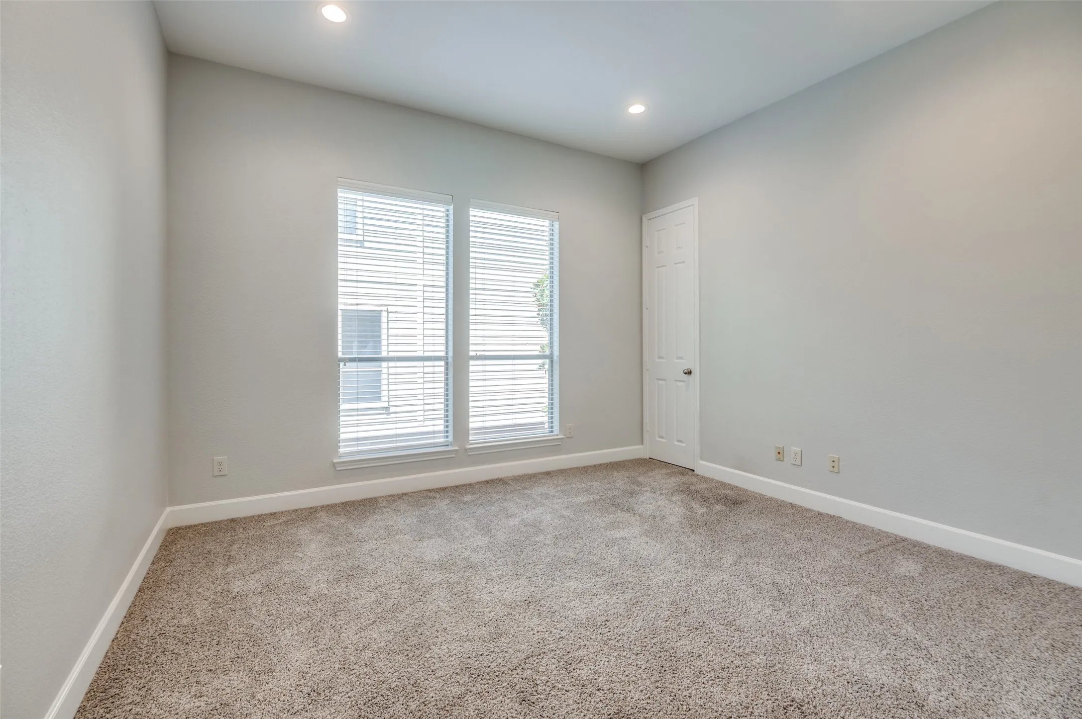 Townhouse For Rent in Dallas County , 909 City Side Lane, Dallas, Texas 75201, 3 Bedroom, 3 Bathroom, 2 Garage spaces, 3,109 Sqft, built in 2008, mls#21377689, Real Estate Agent in Dallas, Homes For Rent in Dallas county, Homes For Rent in Dallas, Realtor in Dallas Texas, Real Estate Brokerage Independent Realty Texas, Luminita Cordes Realtor