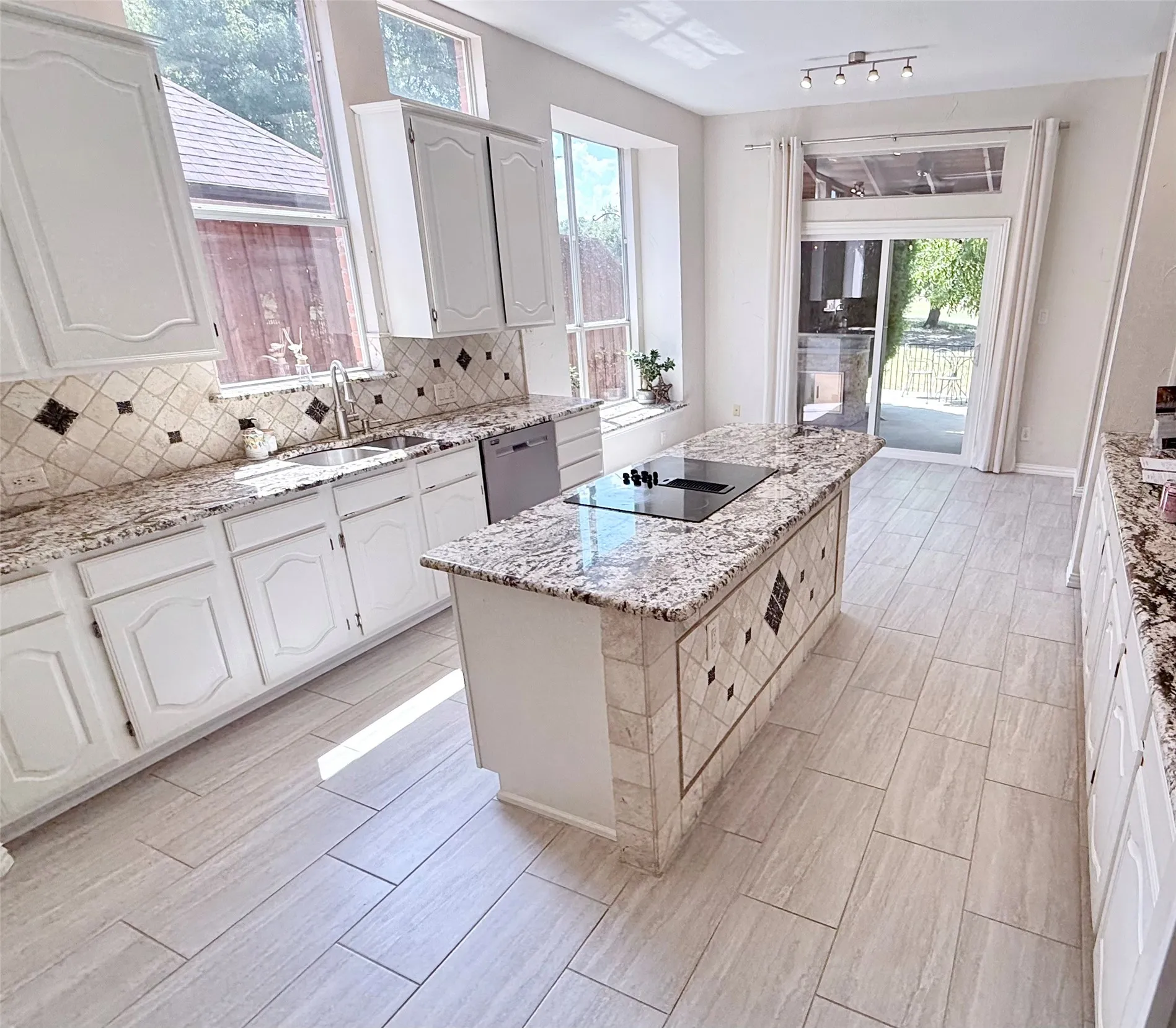 Single Family Residence For Sale in Collin County , 5805 Wilmington Drive, Frisco, Texas 75035, 5 Bedroom, 4 Bathroom, 2 Garage spaces, 3,835 Sqft, built in 1999, mls#21376376, Real Estate Agent in Frisco, Homes For Sale in Collin county, Homes For Sale in Frisco, Realtor in Frisco Texas, Real Estate Brokerage Independent Realty Texas, Luminita Cordes Realtor