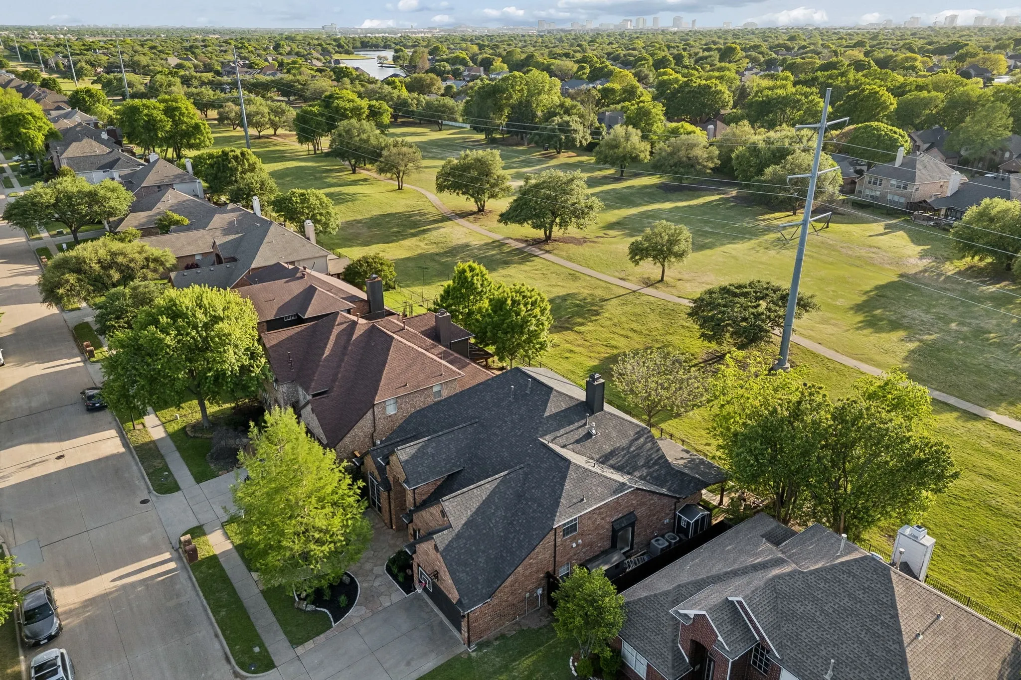 Single Family Residence For Sale in Collin County , 5805 Wilmington Drive, Frisco, Texas 75035, 5 Bedroom, 4 Bathroom, 2 Garage spaces, 3,835 Sqft, built in 1999, mls#21376376, Real Estate Agent in Frisco, Homes For Sale in Collin county, Homes For Sale in Frisco, Realtor in Frisco Texas, Real Estate Brokerage Independent Realty Texas, Luminita Cordes Realtor