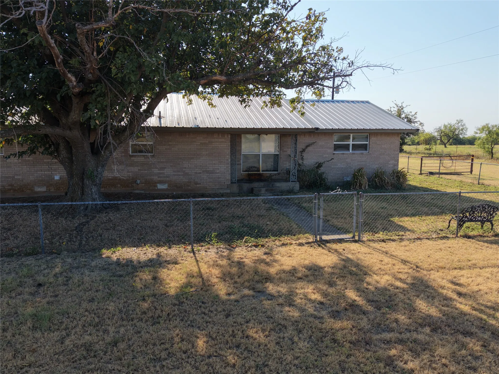 Single Family Residence For Sale in Wise County , 139 PR 2660, Decatur, Texas 76234, 4 Bedroom, 2 Bathroom, Garage spaces, 2,550 Sqft, built in 1962, mls#21377855, Real Estate Agent in Decatur, Homes For Sale in Wise county, Homes For Sale in Decatur, Realtor in Decatur Texas, Real Estate Brokerage Independent Realty Texas, Luminita Cordes Realtor