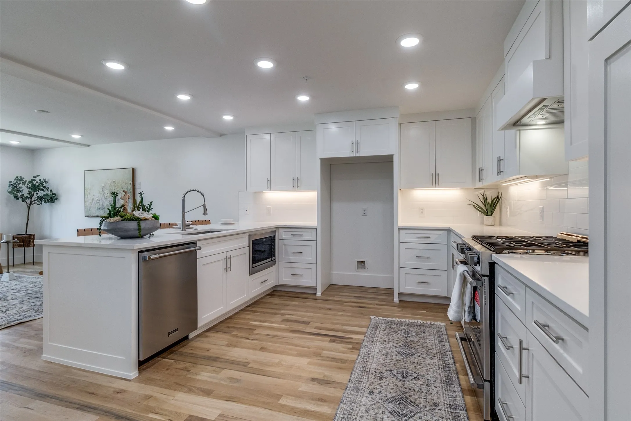 Condominium For Rent in Dallas County , 4701 San Jacinto Street 101, Dallas, Texas 75204, 2 Bedroom, 4 Bathroom, 2 Garage spaces, 1,961 Sqft, built in 2024, mls#21377857, Real Estate Agent in Dallas, Homes For Rent in Dallas county, Homes For Rent in Dallas, Realtor in Dallas Texas, Real Estate Brokerage Independent Realty Texas, Luminita Cordes Realtor
