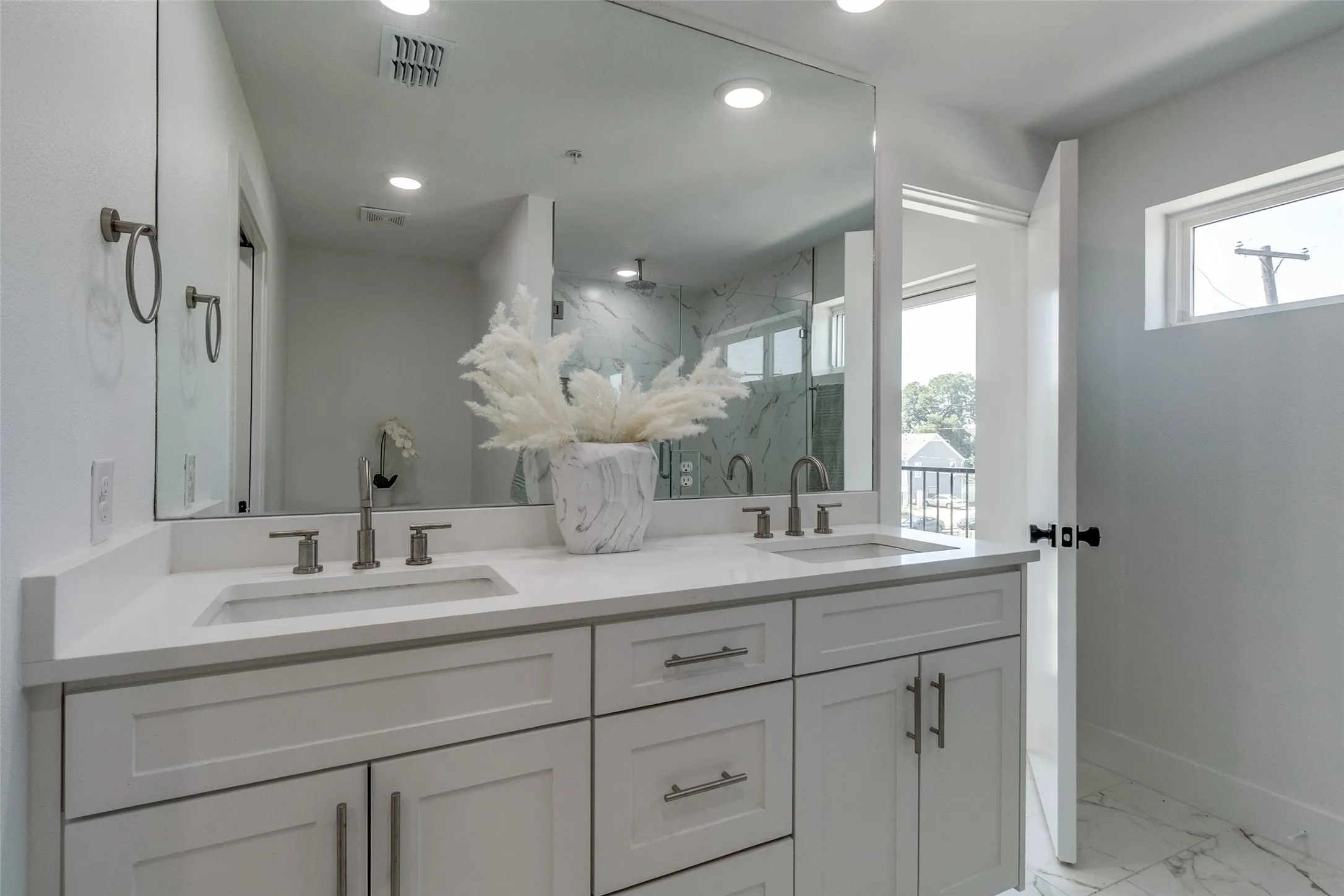 Condominium For Rent in Dallas County , 4701 San Jacinto Street 101, Dallas, Texas 75204, 2 Bedroom, 4 Bathroom, 2 Garage spaces, 1,961 Sqft, built in 2024, mls#21377857, Real Estate Agent in Dallas, Homes For Rent in Dallas county, Homes For Rent in Dallas, Realtor in Dallas Texas, Real Estate Brokerage Independent Realty Texas, Luminita Cordes Realtor