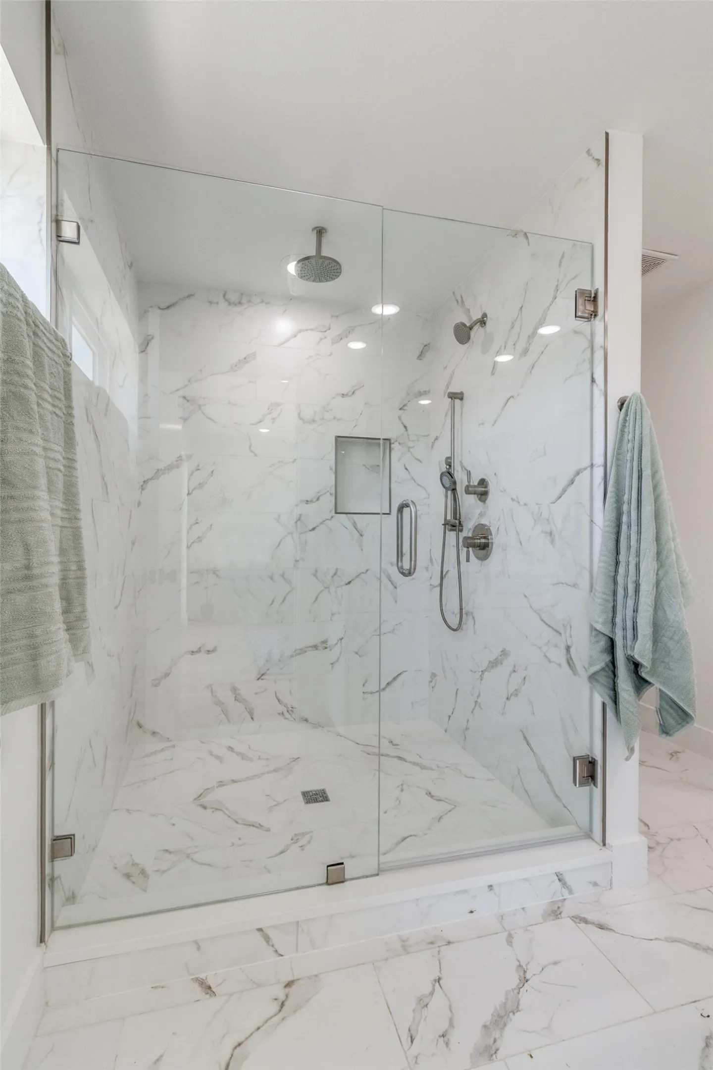 Condominium For Rent in Dallas County , 4701 San Jacinto Street 101, Dallas, Texas 75204, 2 Bedroom, 4 Bathroom, 2 Garage spaces, 1,961 Sqft, built in 2024, mls#21377857, Real Estate Agent in Dallas, Homes For Rent in Dallas county, Homes For Rent in Dallas, Realtor in Dallas Texas, Real Estate Brokerage Independent Realty Texas, Luminita Cordes Realtor