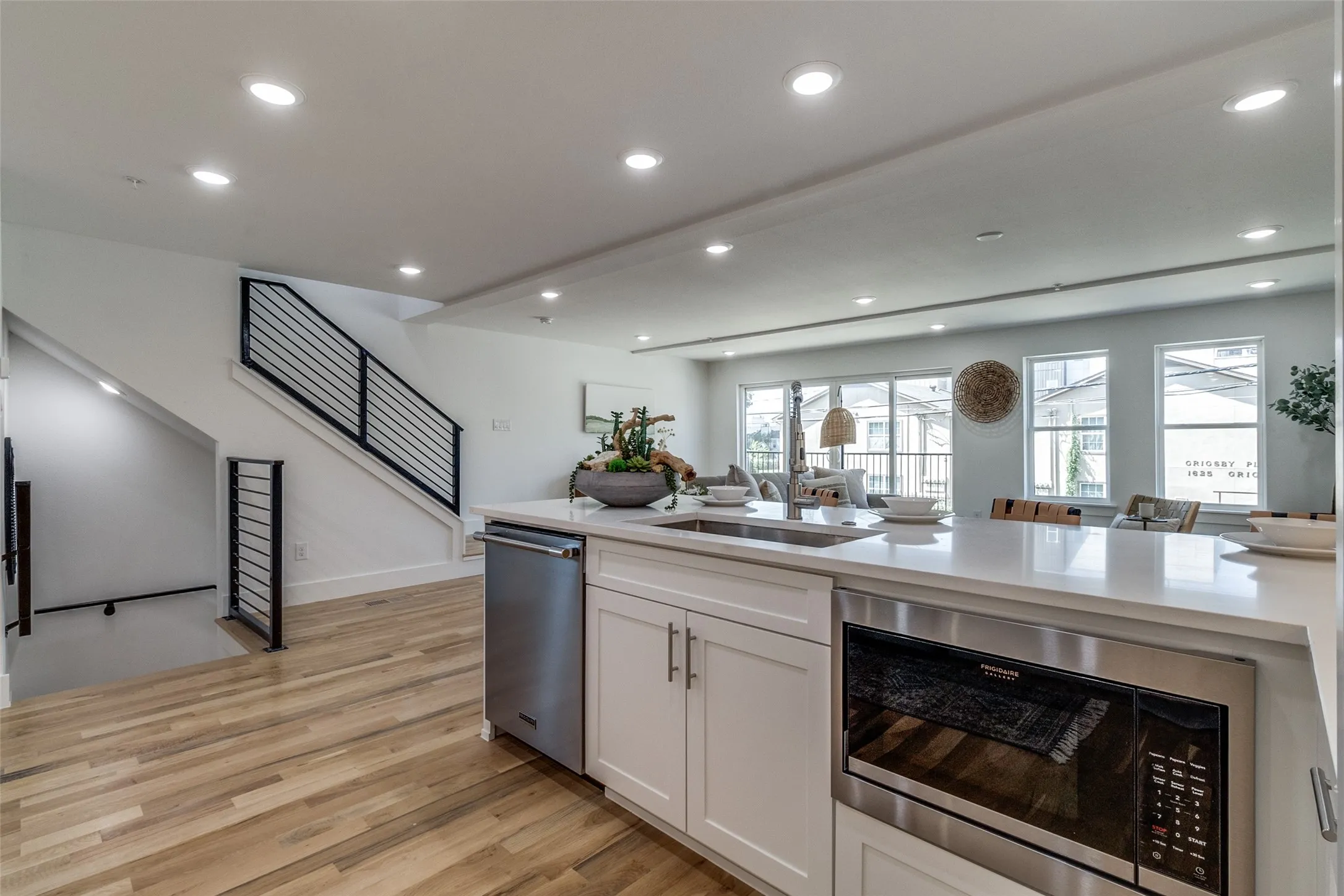 Condominium For Rent in Dallas County , 4701 San Jacinto Street 101, Dallas, Texas 75204, 2 Bedroom, 4 Bathroom, 2 Garage spaces, 1,961 Sqft, built in 2024, mls#21377857, Real Estate Agent in Dallas, Homes For Rent in Dallas county, Homes For Rent in Dallas, Realtor in Dallas Texas, Real Estate Brokerage Independent Realty Texas, Luminita Cordes Realtor