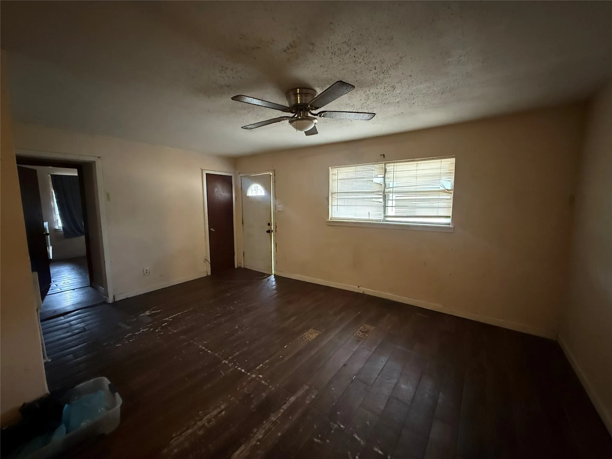 Single Family Residence For Sale in Henderson County , 201 Waikiki Trail, Tool, Texas 75143, 3 Bedroom, 2 Bathroom, 2 Garage spaces, 1,257 Sqft, built in 1990, mls#21377835, Real Estate Agent in Tool, Homes For Sale in Henderson county, Homes For Sale in Tool, Realtor in Tool Texas, Real Estate Brokerage Independent Realty Texas, Luminita Cordes Realtor