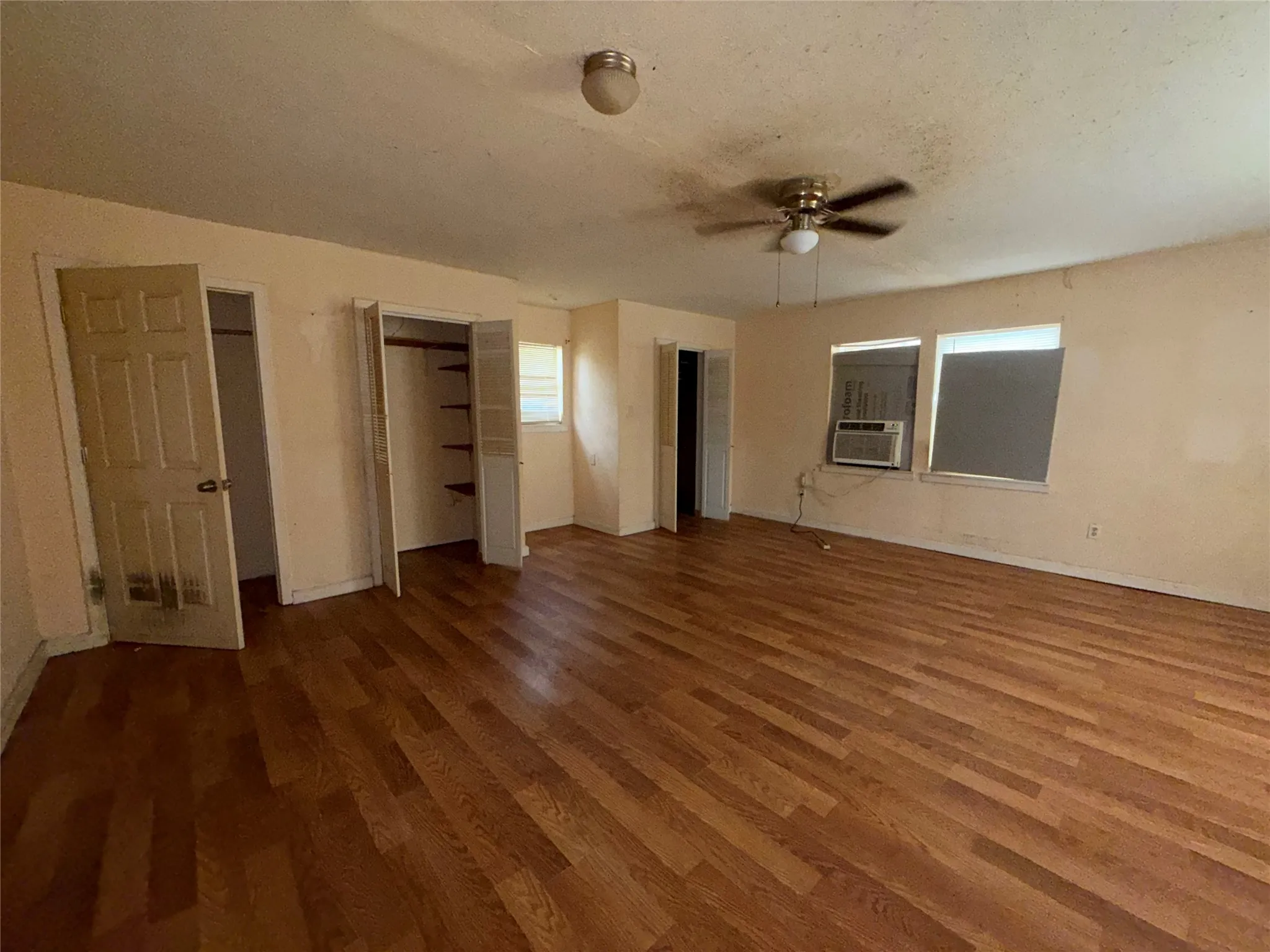 Single Family Residence For Sale in Henderson County , 201 Waikiki Trail, Tool, Texas 75143, 3 Bedroom, 2 Bathroom, 2 Garage spaces, 1,257 Sqft, built in 1990, mls#21377835, Real Estate Agent in Tool, Homes For Sale in Henderson county, Homes For Sale in Tool, Realtor in Tool Texas, Real Estate Brokerage Independent Realty Texas, Luminita Cordes Realtor