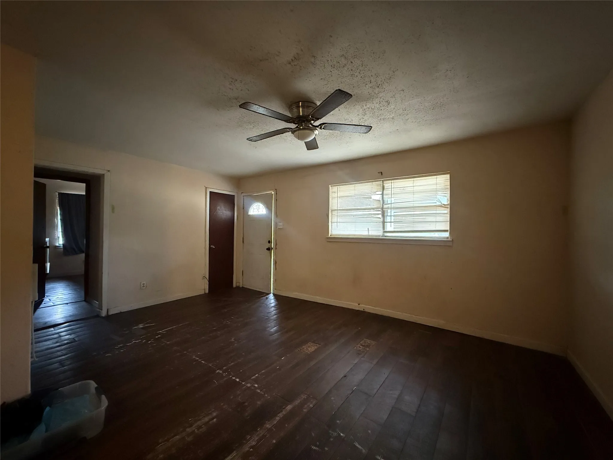 Single Family Residence For Sale in Henderson County , 201 Waikiki Trail, Tool, Texas 75143, 3 Bedroom, 2 Bathroom, 2 Garage spaces, 1,257 Sqft, built in 1990, mls#21377835, Real Estate Agent in Tool, Homes For Sale in Henderson county, Homes For Sale in Tool, Realtor in Tool Texas, Real Estate Brokerage Independent Realty Texas, Luminita Cordes Realtor