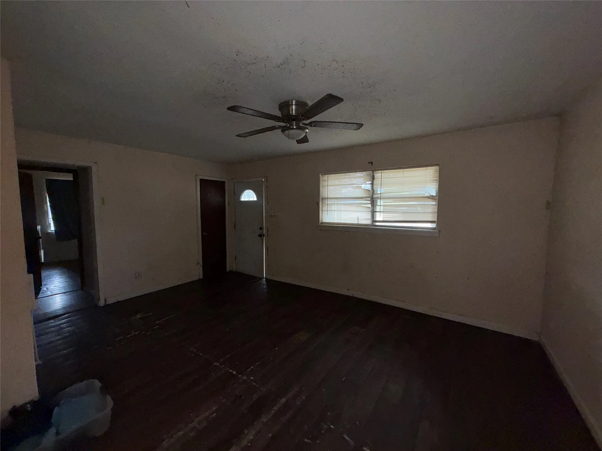 Single Family Residence For Sale in Henderson County , 201 Waikiki Trail, Tool, Texas 75143, 3 Bedroom, 2 Bathroom, 2 Garage spaces, 1,257 Sqft, built in 1990, mls#21377835, Real Estate Agent in Tool, Homes For Sale in Henderson county, Homes For Sale in Tool, Realtor in Tool Texas, Real Estate Brokerage Independent Realty Texas, Luminita Cordes Realtor