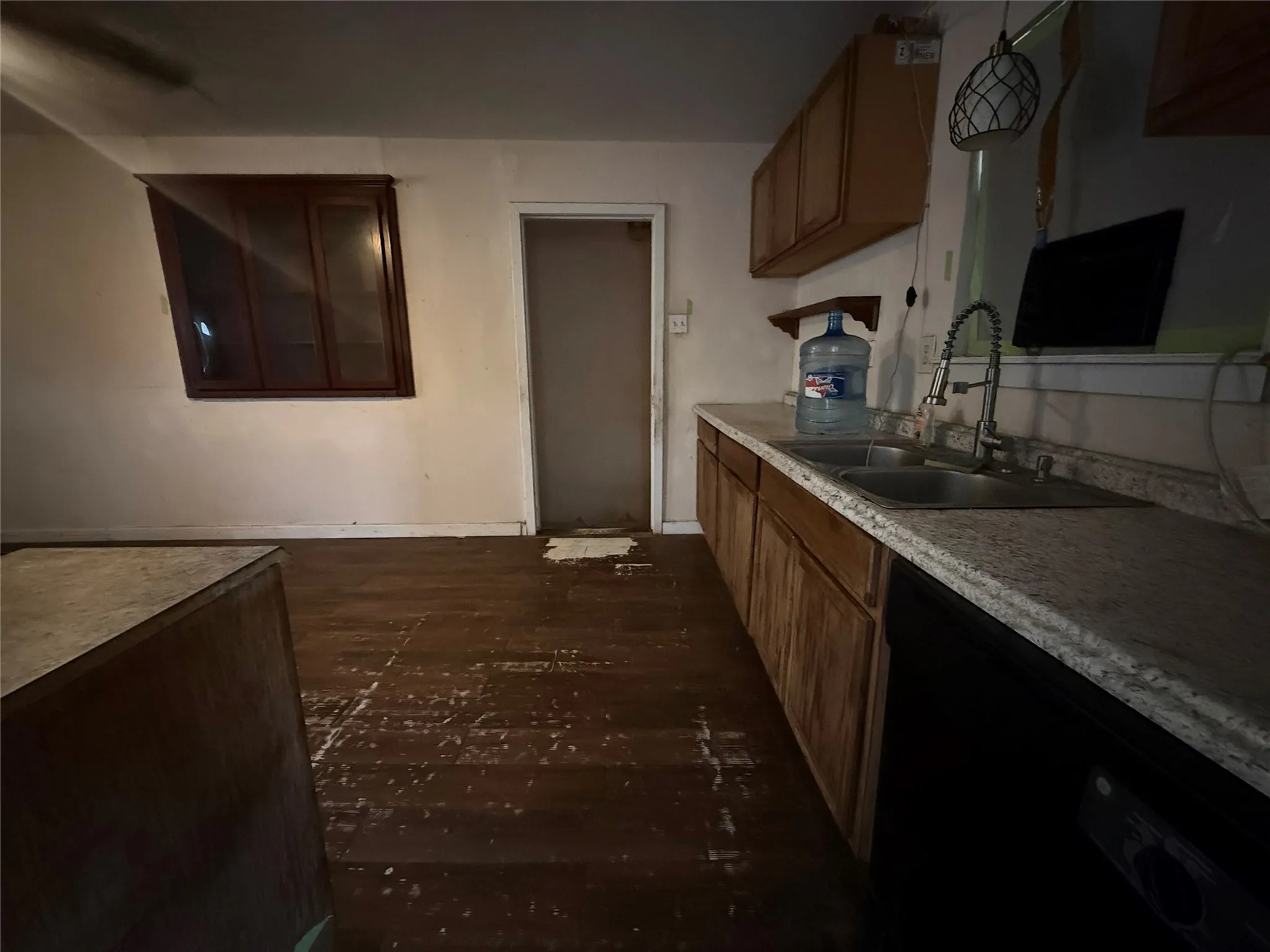 Single Family Residence For Sale in Henderson County , 201 Waikiki Trail, Tool, Texas 75143, 3 Bedroom, 2 Bathroom, 2 Garage spaces, 1,257 Sqft, built in 1990, mls#21377835, Real Estate Agent in Tool, Homes For Sale in Henderson county, Homes For Sale in Tool, Realtor in Tool Texas, Real Estate Brokerage Independent Realty Texas, Luminita Cordes Realtor