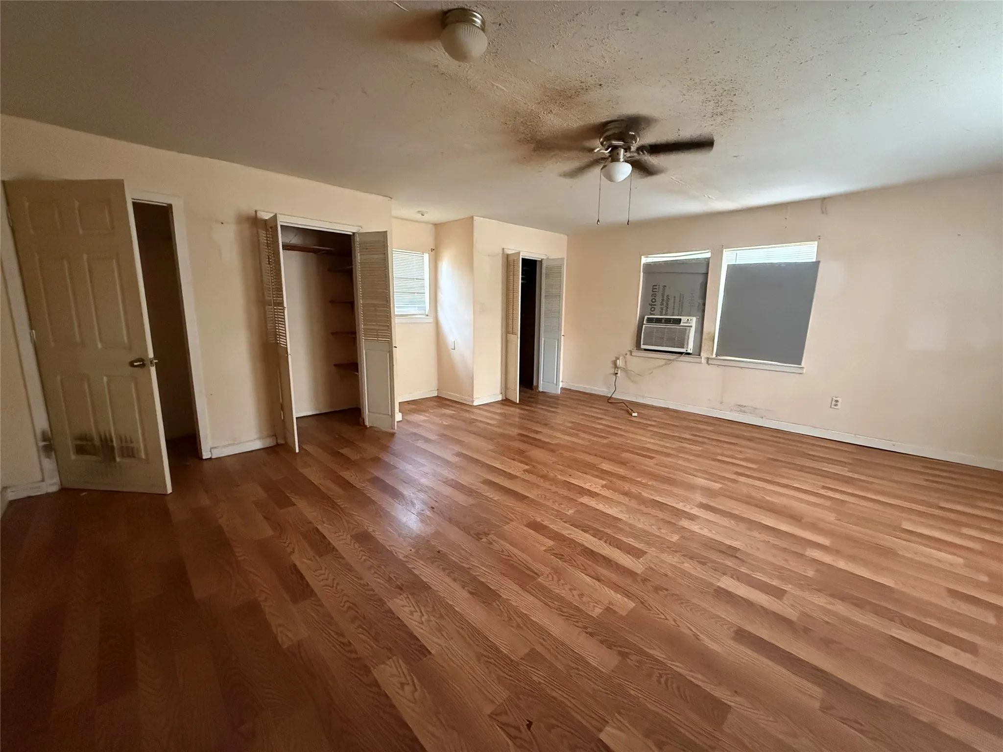 Single Family Residence For Sale in Henderson County , 201 Waikiki Trail, Tool, Texas 75143, 3 Bedroom, 2 Bathroom, 2 Garage spaces, 1,257 Sqft, built in 1990, mls#21377835, Real Estate Agent in Tool, Homes For Sale in Henderson county, Homes For Sale in Tool, Realtor in Tool Texas, Real Estate Brokerage Independent Realty Texas, Luminita Cordes Realtor