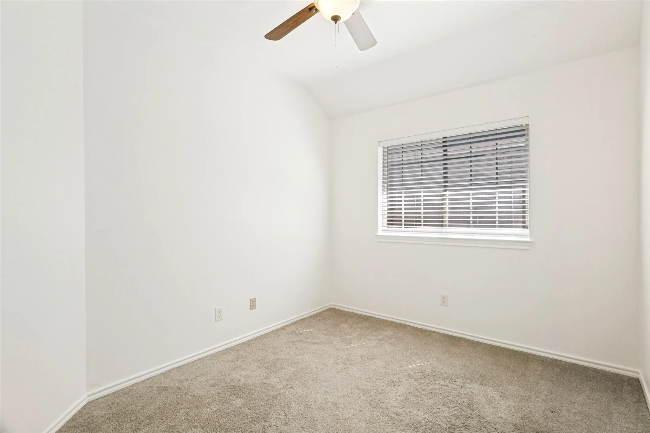 Single Family Residence For Sale in Denton County , 513 Creek Court, Lewisville, Texas 75067, 3 Bedroom, 2 Bathroom, 2 Garage spaces, 1,493 Sqft, built in 1999, mls#21370882, Real Estate Agent in Lewisville, Homes For Sale in Denton county, Homes For Sale in Lewisville, Realtor in Lewisville Texas, Real Estate Brokerage Independent Realty Texas, Luminita Cordes Realtor