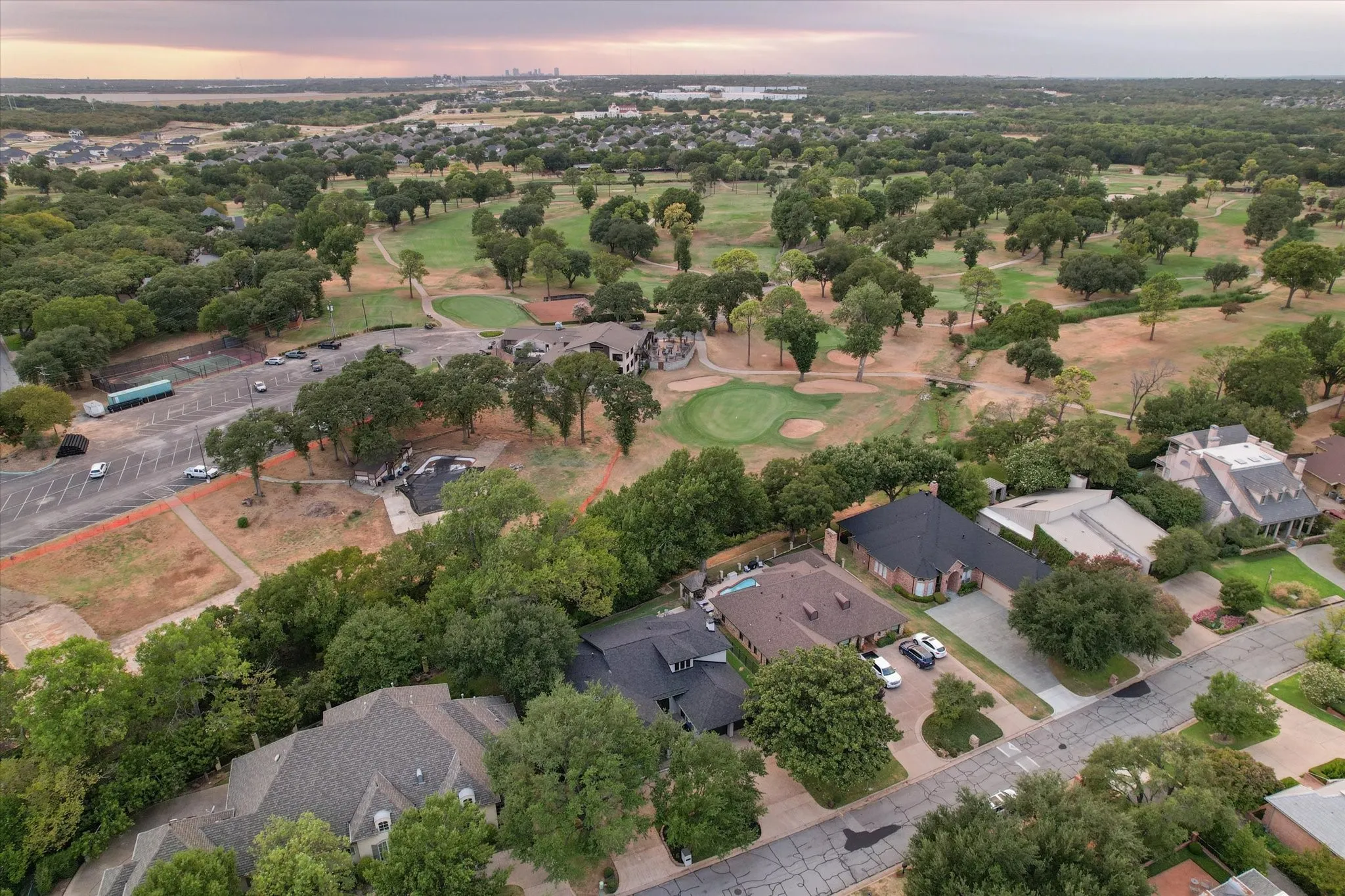 Single Family Residence For Sale in Tarrant County , 1422 Country Club Road, Arlington, Texas 76013, 3 Bedroom, 4 Bathroom, 2 Garage spaces, 3,256 Sqft, built in 1980, mls#21373163, Real Estate Agent in Arlington, Homes For Sale in Tarrant county, Homes For Sale in Arlington, Realtor in Arlington Texas, Real Estate Brokerage Independent Realty Texas, Luminita Cordes Realtor