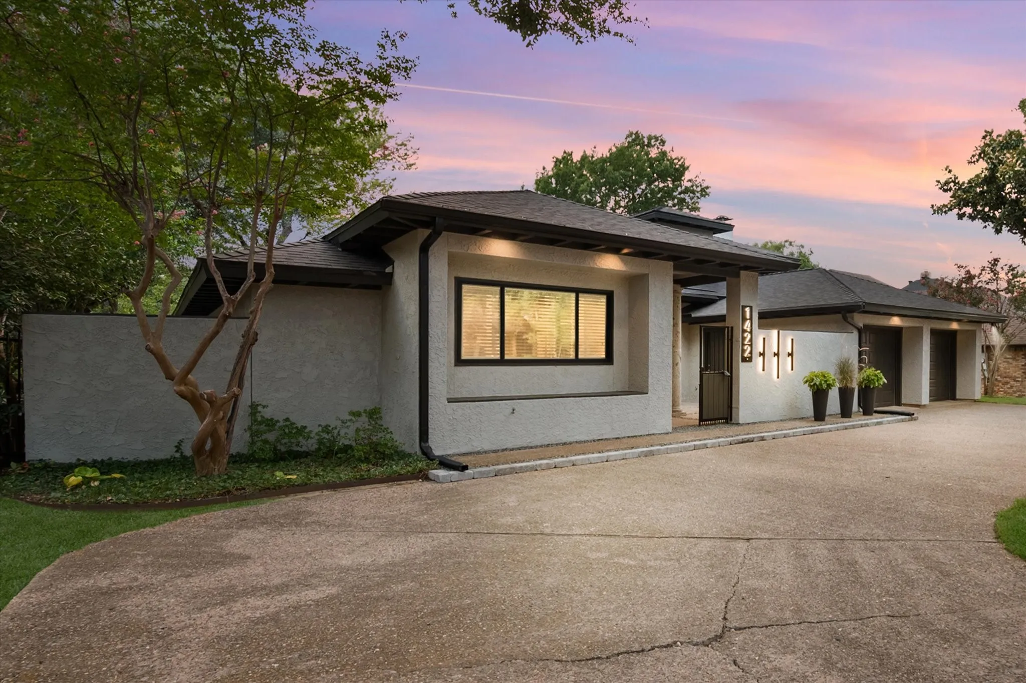 Single Family Residence For Sale in Tarrant County , 1422 Country Club Road, Arlington, Texas 76013, 3 Bedroom, 4 Bathroom, 2 Garage spaces, 3,256 Sqft, built in 1980, mls#21373163, Real Estate Agent in Arlington, Homes For Sale in Tarrant county, Homes For Sale in Arlington, Realtor in Arlington Texas, Real Estate Brokerage Independent Realty Texas, Luminita Cordes Realtor