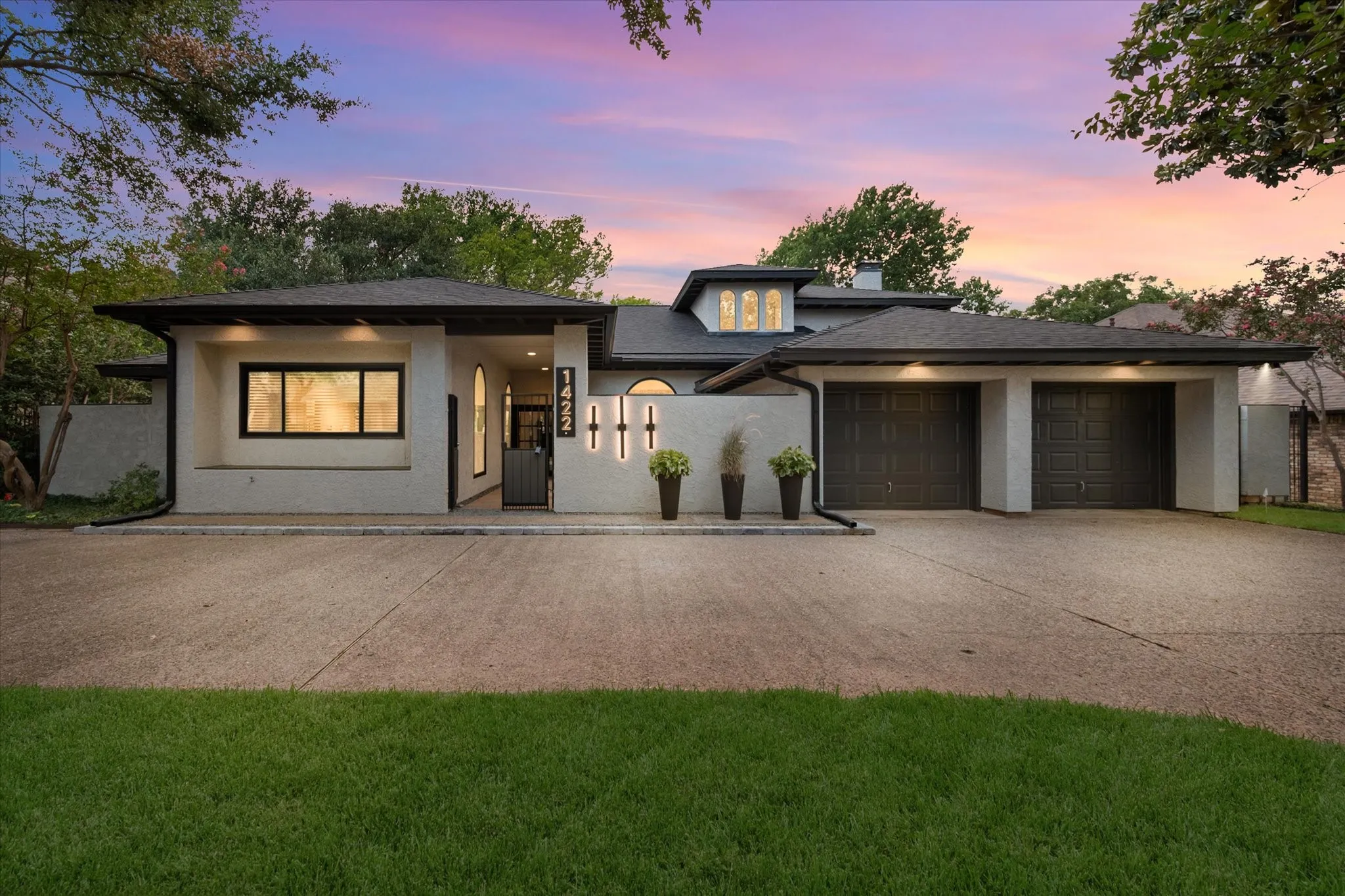 Single Family Residence For Sale in Tarrant County , 1422 Country Club Road, Arlington, Texas 76013, 3 Bedroom, 4 Bathroom, 2 Garage spaces, 3,256 Sqft, built in 1980, mls#21373163, Real Estate Agent in Arlington, Homes For Sale in Tarrant county, Homes For Sale in Arlington, Realtor in Arlington Texas, Real Estate Brokerage Independent Realty Texas, Luminita Cordes Realtor