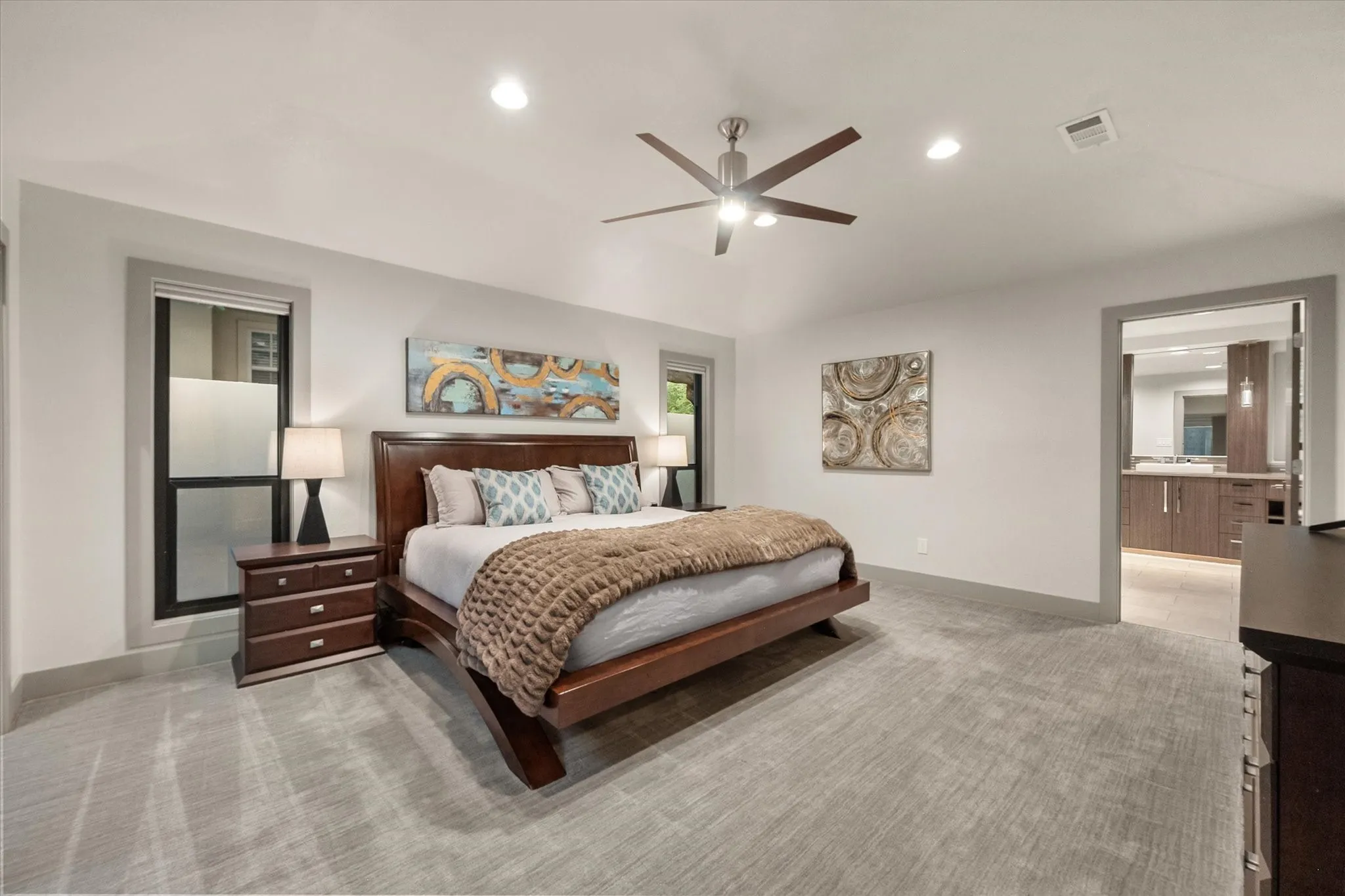 Single Family Residence For Sale in Tarrant County , 1422 Country Club Road, Arlington, Texas 76013, 3 Bedroom, 4 Bathroom, 2 Garage spaces, 3,256 Sqft, built in 1980, mls#21373163, Real Estate Agent in Arlington, Homes For Sale in Tarrant county, Homes For Sale in Arlington, Realtor in Arlington Texas, Real Estate Brokerage Independent Realty Texas, Luminita Cordes Realtor