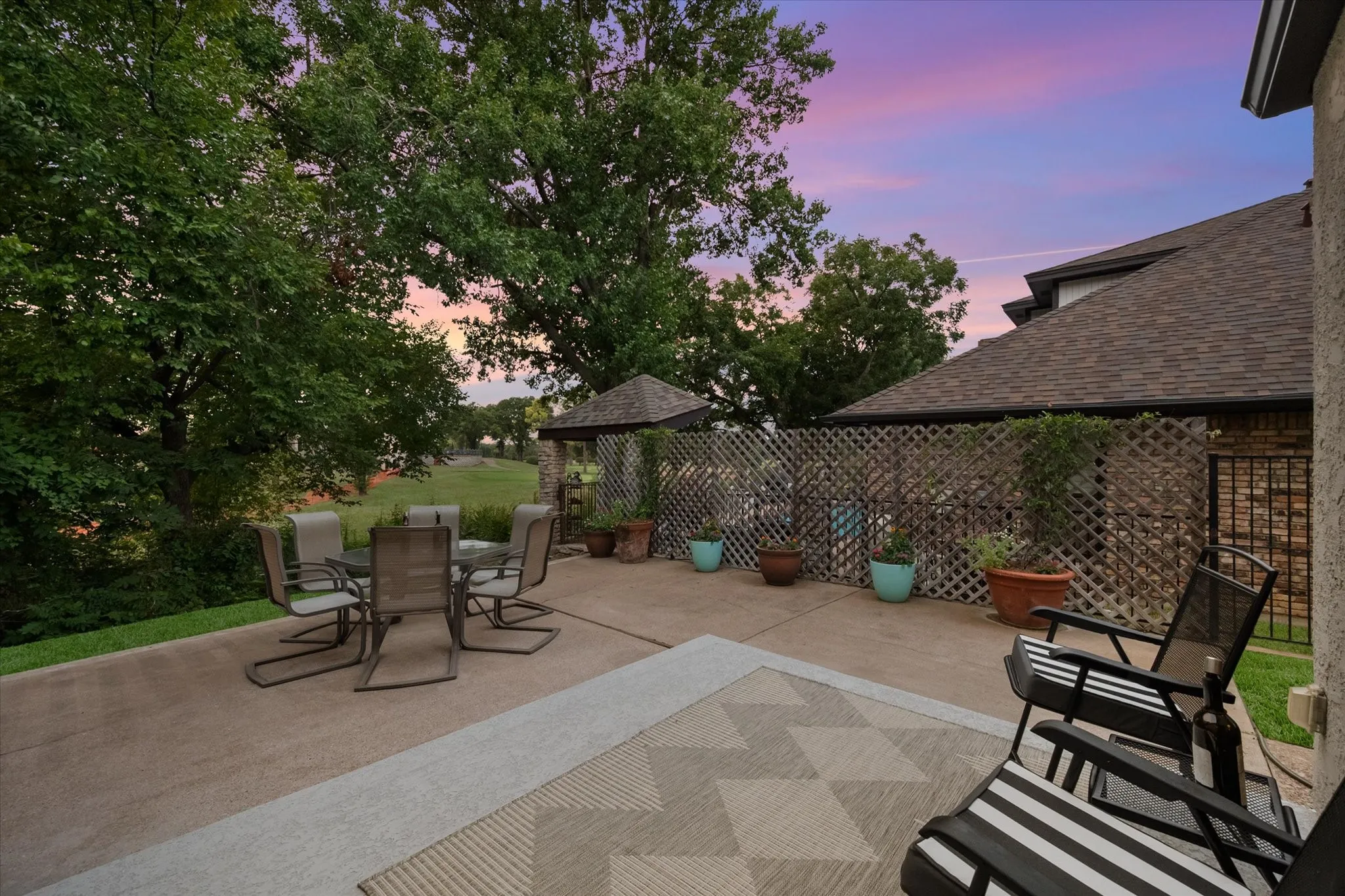 Single Family Residence For Sale in Tarrant County , 1422 Country Club Road, Arlington, Texas 76013, 3 Bedroom, 4 Bathroom, 2 Garage spaces, 3,256 Sqft, built in 1980, mls#21373163, Real Estate Agent in Arlington, Homes For Sale in Tarrant county, Homes For Sale in Arlington, Realtor in Arlington Texas, Real Estate Brokerage Independent Realty Texas, Luminita Cordes Realtor