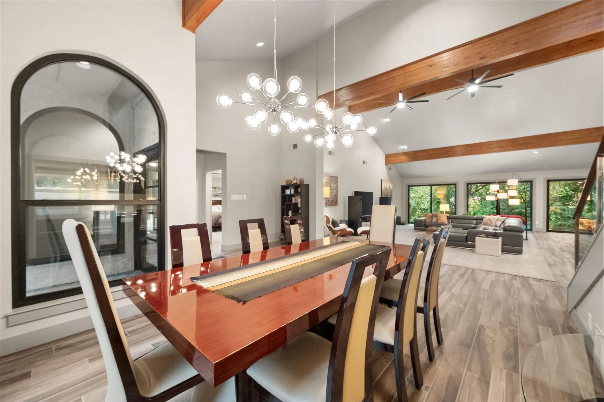 Single Family Residence For Sale in Tarrant County , 1422 Country Club Road, Arlington, Texas 76013, 3 Bedroom, 4 Bathroom, 2 Garage spaces, 3,256 Sqft, built in 1980, mls#21373163, Real Estate Agent in Arlington, Homes For Sale in Tarrant county, Homes For Sale in Arlington, Realtor in Arlington Texas, Real Estate Brokerage Independent Realty Texas, Luminita Cordes Realtor