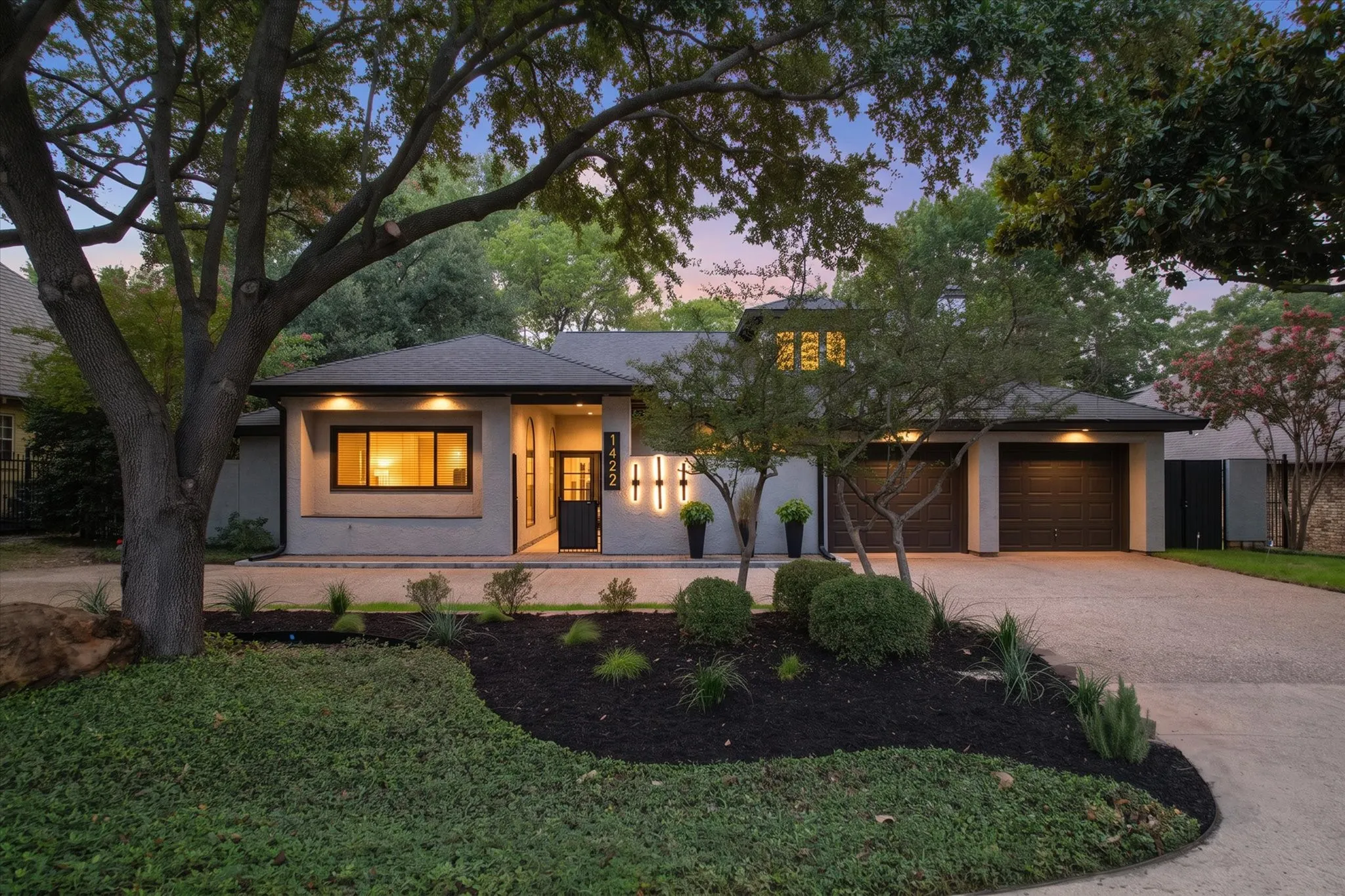 Single Family Residence For Sale in Tarrant County , 1422 Country Club Road, Arlington, Texas 76013, 3 Bedroom, 4 Bathroom, 2 Garage spaces, 3,256 Sqft, built in 1980, mls#21373163, Real Estate Agent in Arlington, Homes For Sale in Tarrant county, Homes For Sale in Arlington, Realtor in Arlington Texas, Real Estate Brokerage Independent Realty Texas, Luminita Cordes Realtor