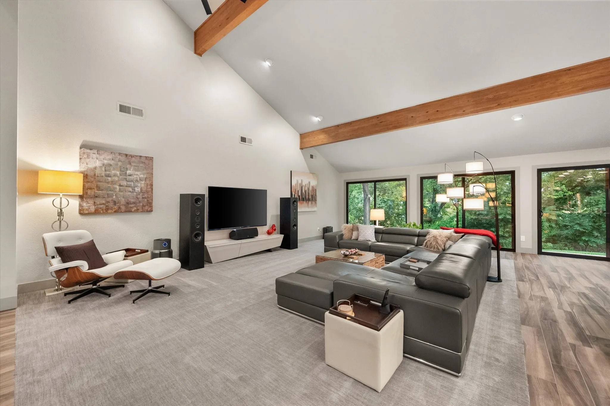 Single Family Residence For Sale in Tarrant County , 1422 Country Club Road, Arlington, Texas 76013, 3 Bedroom, 4 Bathroom, 2 Garage spaces, 3,256 Sqft, built in 1980, mls#21373163, Real Estate Agent in Arlington, Homes For Sale in Tarrant county, Homes For Sale in Arlington, Realtor in Arlington Texas, Real Estate Brokerage Independent Realty Texas, Luminita Cordes Realtor