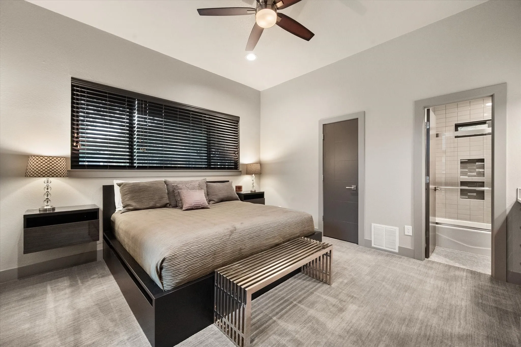 Single Family Residence For Sale in Tarrant County , 1422 Country Club Road, Arlington, Texas 76013, 3 Bedroom, 4 Bathroom, 2 Garage spaces, 3,256 Sqft, built in 1980, mls#21373163, Real Estate Agent in Arlington, Homes For Sale in Tarrant county, Homes For Sale in Arlington, Realtor in Arlington Texas, Real Estate Brokerage Independent Realty Texas, Luminita Cordes Realtor