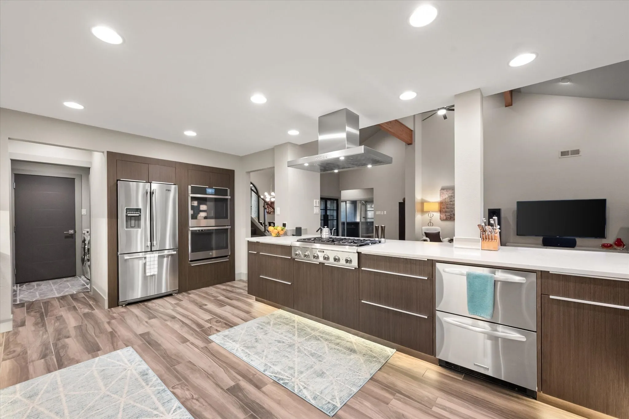 Single Family Residence For Sale in Tarrant County , 1422 Country Club Road, Arlington, Texas 76013, 3 Bedroom, 4 Bathroom, 2 Garage spaces, 3,256 Sqft, built in 1980, mls#21373163, Real Estate Agent in Arlington, Homes For Sale in Tarrant county, Homes For Sale in Arlington, Realtor in Arlington Texas, Real Estate Brokerage Independent Realty Texas, Luminita Cordes Realtor