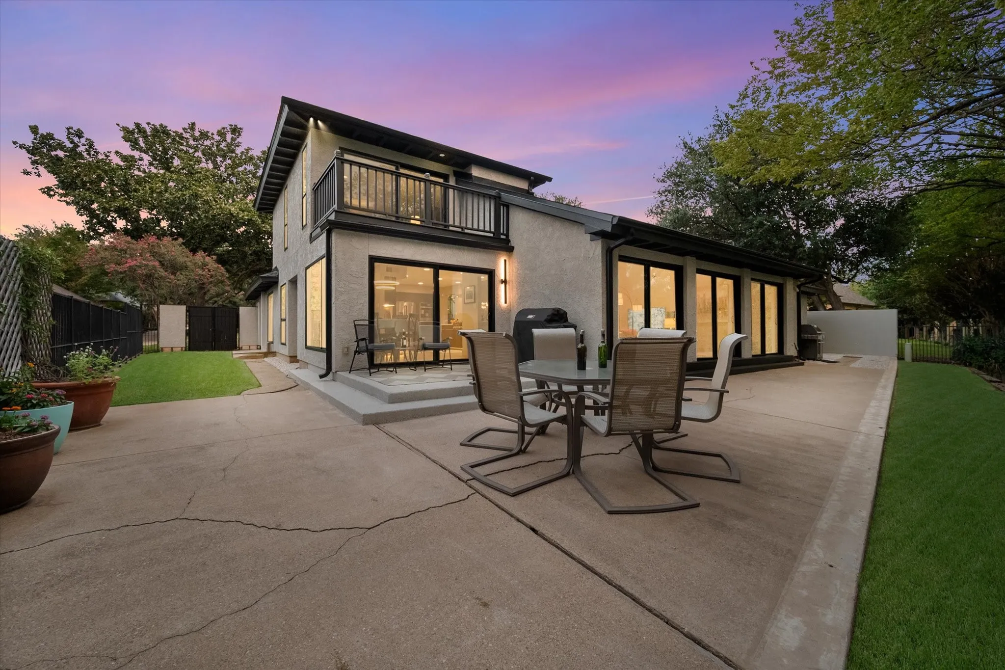 Single Family Residence For Sale in Tarrant County , 1422 Country Club Road, Arlington, Texas 76013, 3 Bedroom, 4 Bathroom, 2 Garage spaces, 3,256 Sqft, built in 1980, mls#21373163, Real Estate Agent in Arlington, Homes For Sale in Tarrant county, Homes For Sale in Arlington, Realtor in Arlington Texas, Real Estate Brokerage Independent Realty Texas, Luminita Cordes Realtor