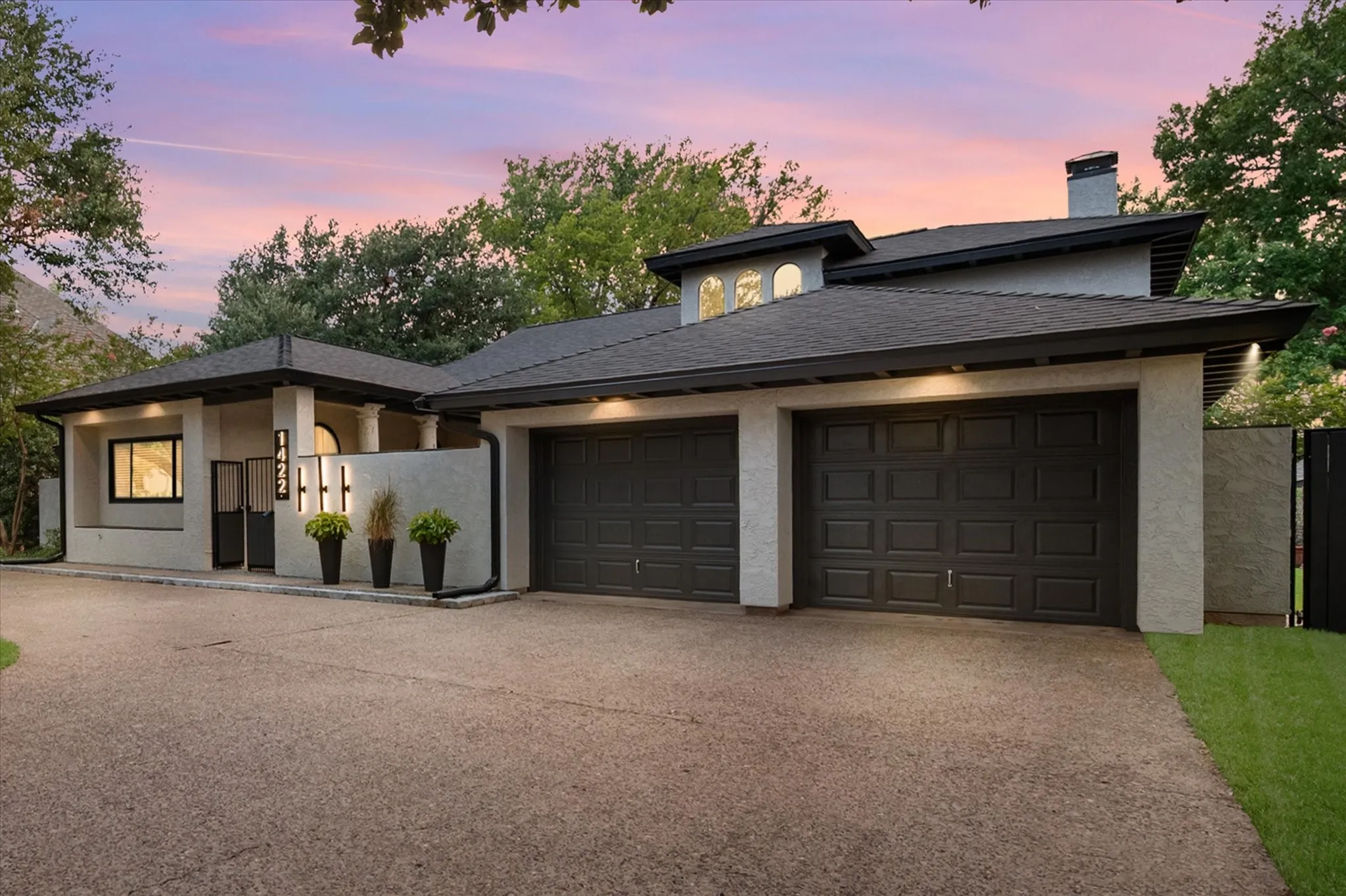 Single Family Residence For Sale in Tarrant County , 1422 Country Club Road, Arlington, Texas 76013, 3 Bedroom, 4 Bathroom, 2 Garage spaces, 3,256 Sqft, built in 1980, mls#21373163, Real Estate Agent in Arlington, Homes For Sale in Tarrant county, Homes For Sale in Arlington, Realtor in Arlington Texas, Real Estate Brokerage Independent Realty Texas, Luminita Cordes Realtor