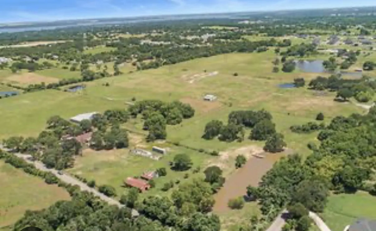 Single Family Residence For Sale in Parker County , 8475 Peden Road, Reno, Texas 76020, 3 Bedroom, 2 Bathroom, Garage spaces, 2,800 Sqft, built in 1920, mls#21376738, Real Estate Agent in Reno, Homes For Sale in Parker county, Homes For Sale in Reno, Realtor in Reno Texas, Real Estate Brokerage Independent Realty Texas, Luminita Cordes Realtor
