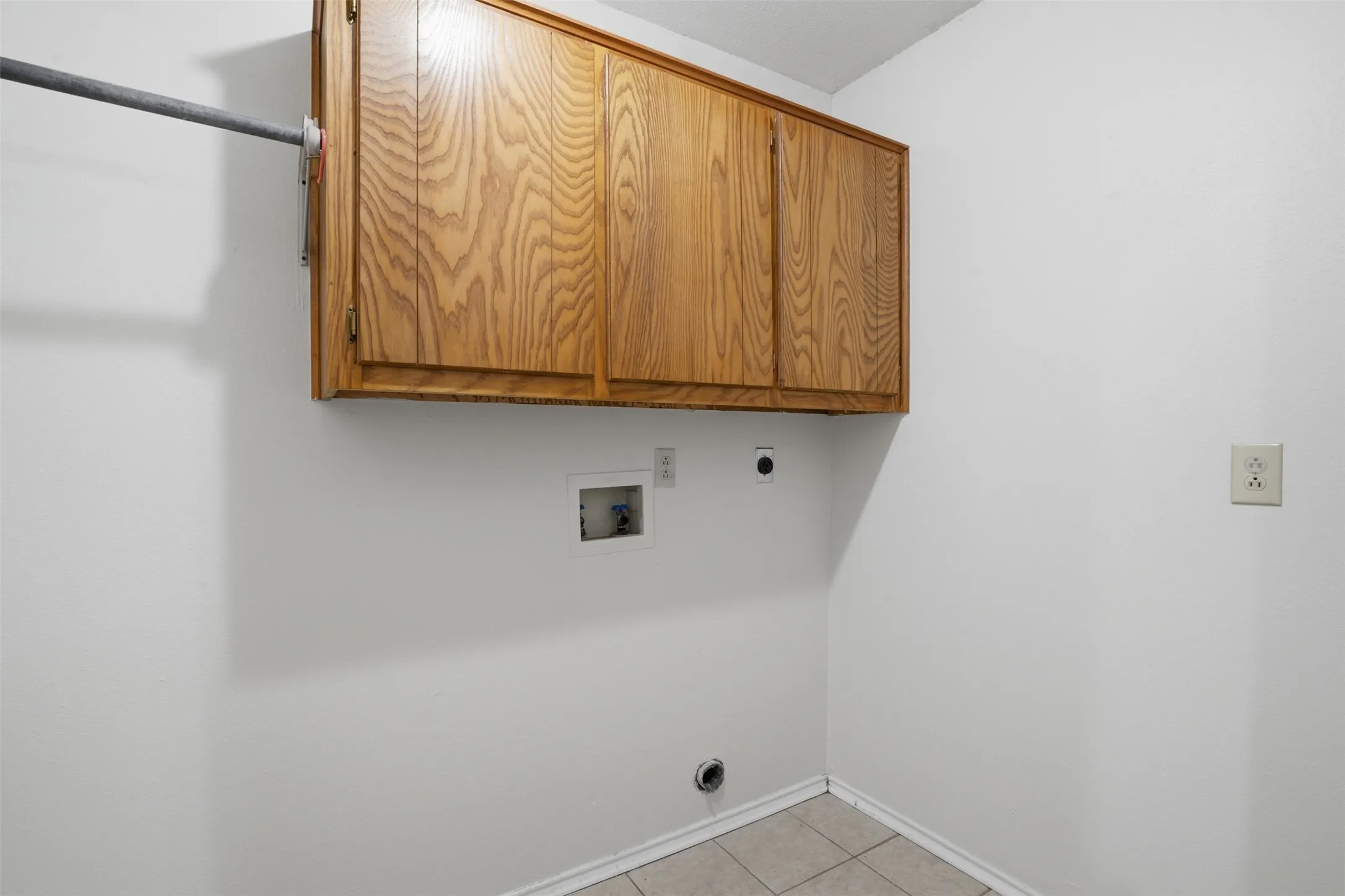 Duplex For Rent in Grayson County , 106 Shaw Street 106, Tom Bean, Texas 75491, 2 Bedroom, 1 Bathroom, Garage spaces, 938 Sqft, built in 1996, mls#21377870, Real Estate Agent in Tom Bean, Homes For Rent in Grayson county, Homes For Rent in Tom Bean, Realtor in Tom Bean Texas, Real Estate Brokerage Independent Realty Texas, Luminita Cordes Realtor