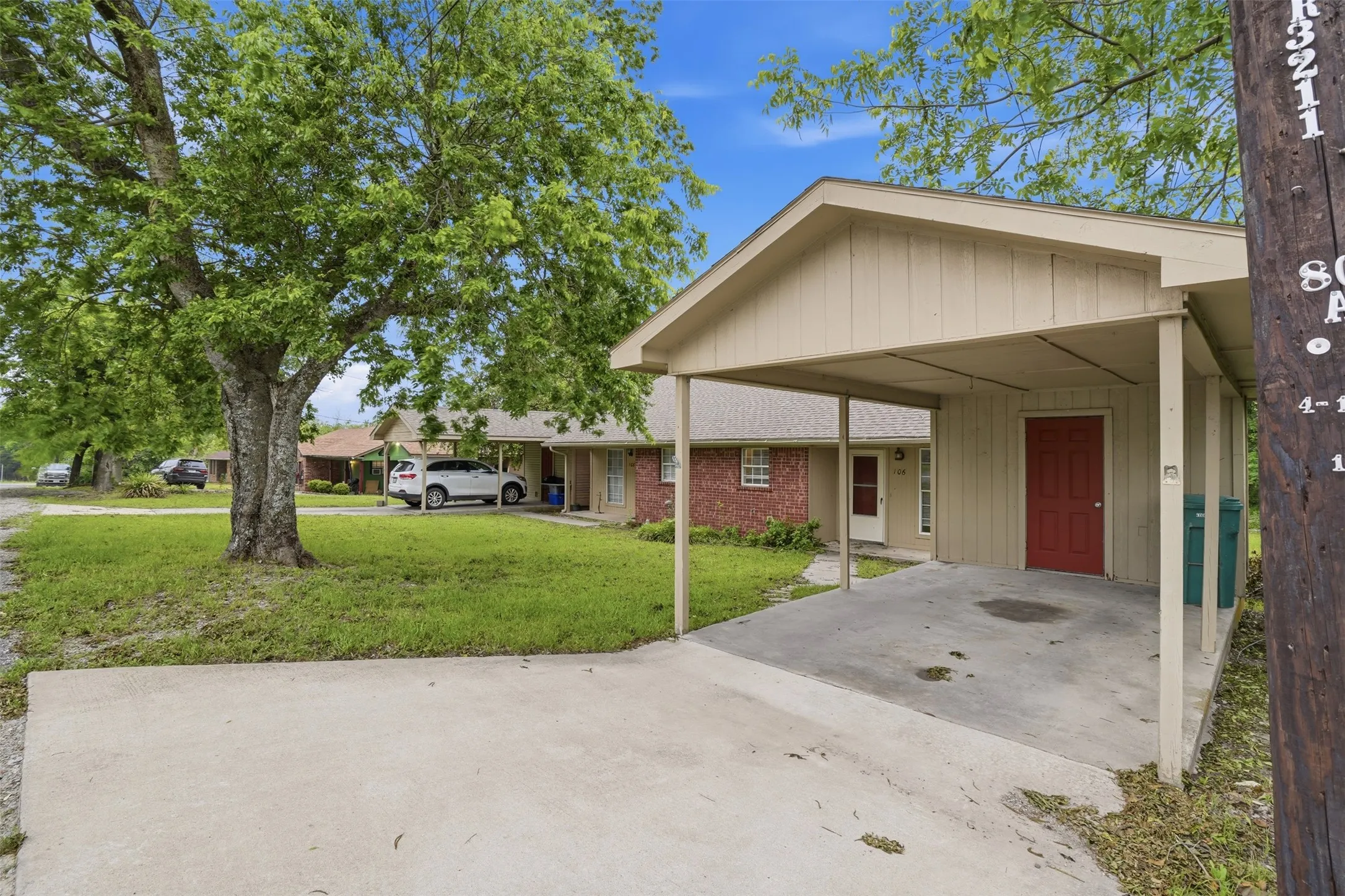Duplex For Rent in Grayson County , 106 Shaw Street 106, Tom Bean, Texas 75491, 2 Bedroom, 1 Bathroom, Garage spaces, 938 Sqft, built in 1996, mls#21377870, Real Estate Agent in Tom Bean, Homes For Rent in Grayson county, Homes For Rent in Tom Bean, Realtor in Tom Bean Texas, Real Estate Brokerage Independent Realty Texas, Luminita Cordes Realtor