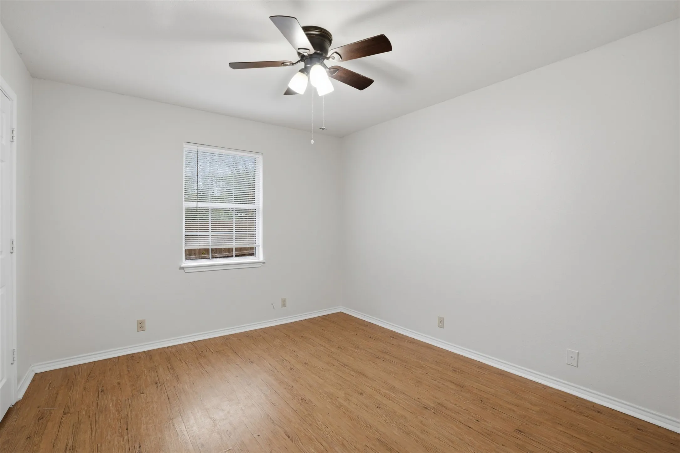 Duplex For Rent in Grayson County , 106 Shaw Street 106, Tom Bean, Texas 75491, 2 Bedroom, 1 Bathroom, Garage spaces, 938 Sqft, built in 1996, mls#21377870, Real Estate Agent in Tom Bean, Homes For Rent in Grayson county, Homes For Rent in Tom Bean, Realtor in Tom Bean Texas, Real Estate Brokerage Independent Realty Texas, Luminita Cordes Realtor