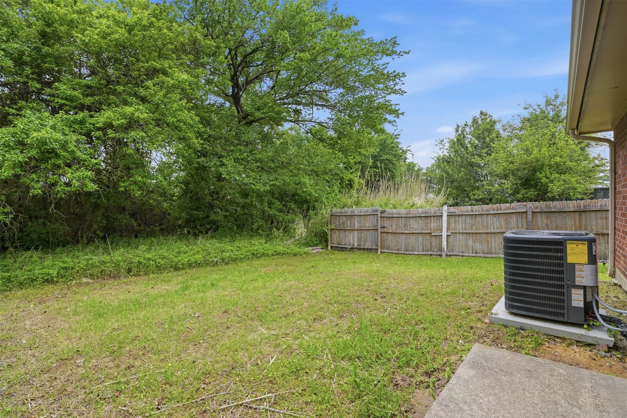 Duplex For Rent in Grayson County , 106 Shaw Street 106, Tom Bean, Texas 75491, 2 Bedroom, 1 Bathroom, Garage spaces, 938 Sqft, built in 1996, mls#21377870, Real Estate Agent in Tom Bean, Homes For Rent in Grayson county, Homes For Rent in Tom Bean, Realtor in Tom Bean Texas, Real Estate Brokerage Independent Realty Texas, Luminita Cordes Realtor