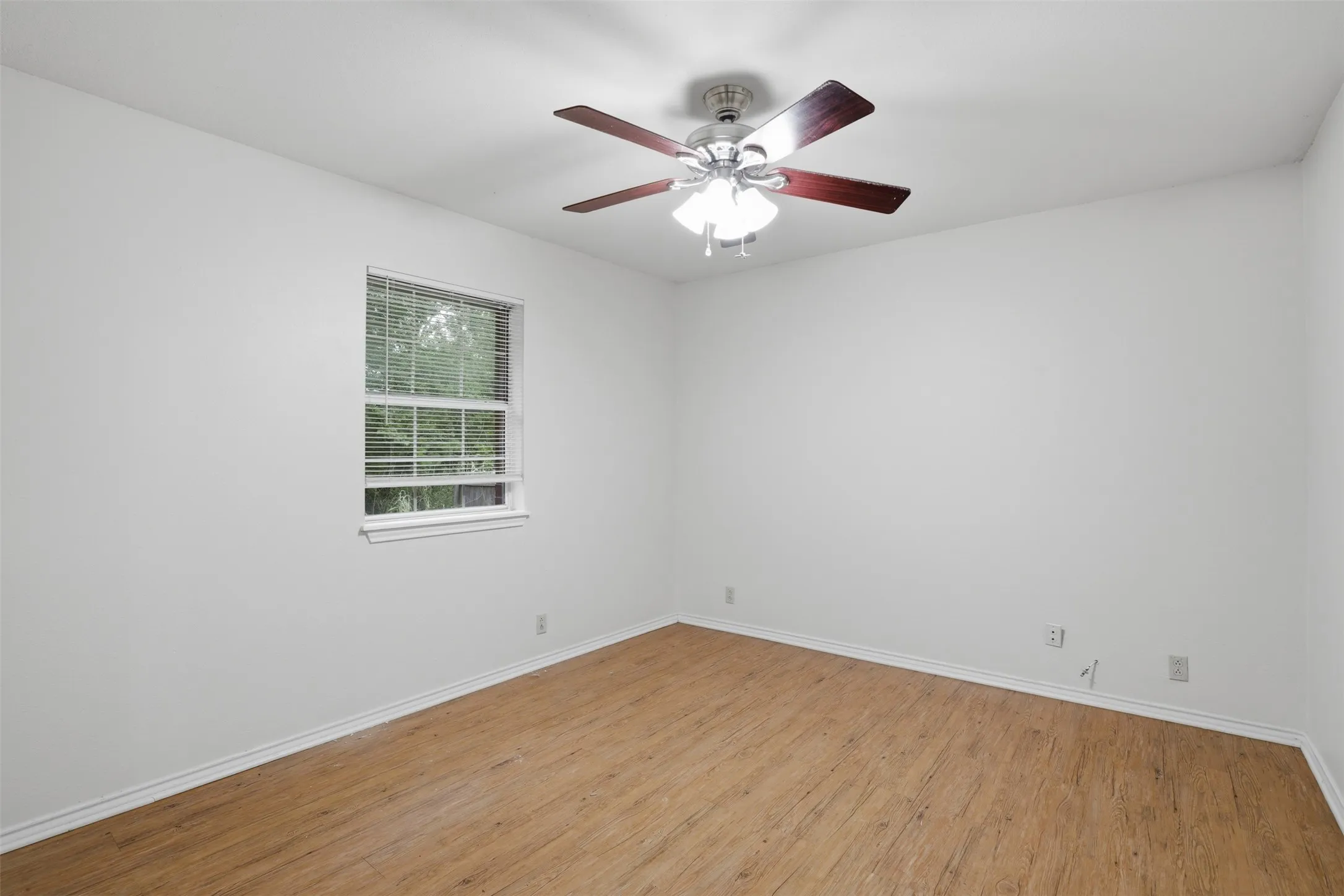 Duplex For Rent in Grayson County , 106 Shaw Street 106, Tom Bean, Texas 75491, 2 Bedroom, 1 Bathroom, Garage spaces, 938 Sqft, built in 1996, mls#21377870, Real Estate Agent in Tom Bean, Homes For Rent in Grayson county, Homes For Rent in Tom Bean, Realtor in Tom Bean Texas, Real Estate Brokerage Independent Realty Texas, Luminita Cordes Realtor