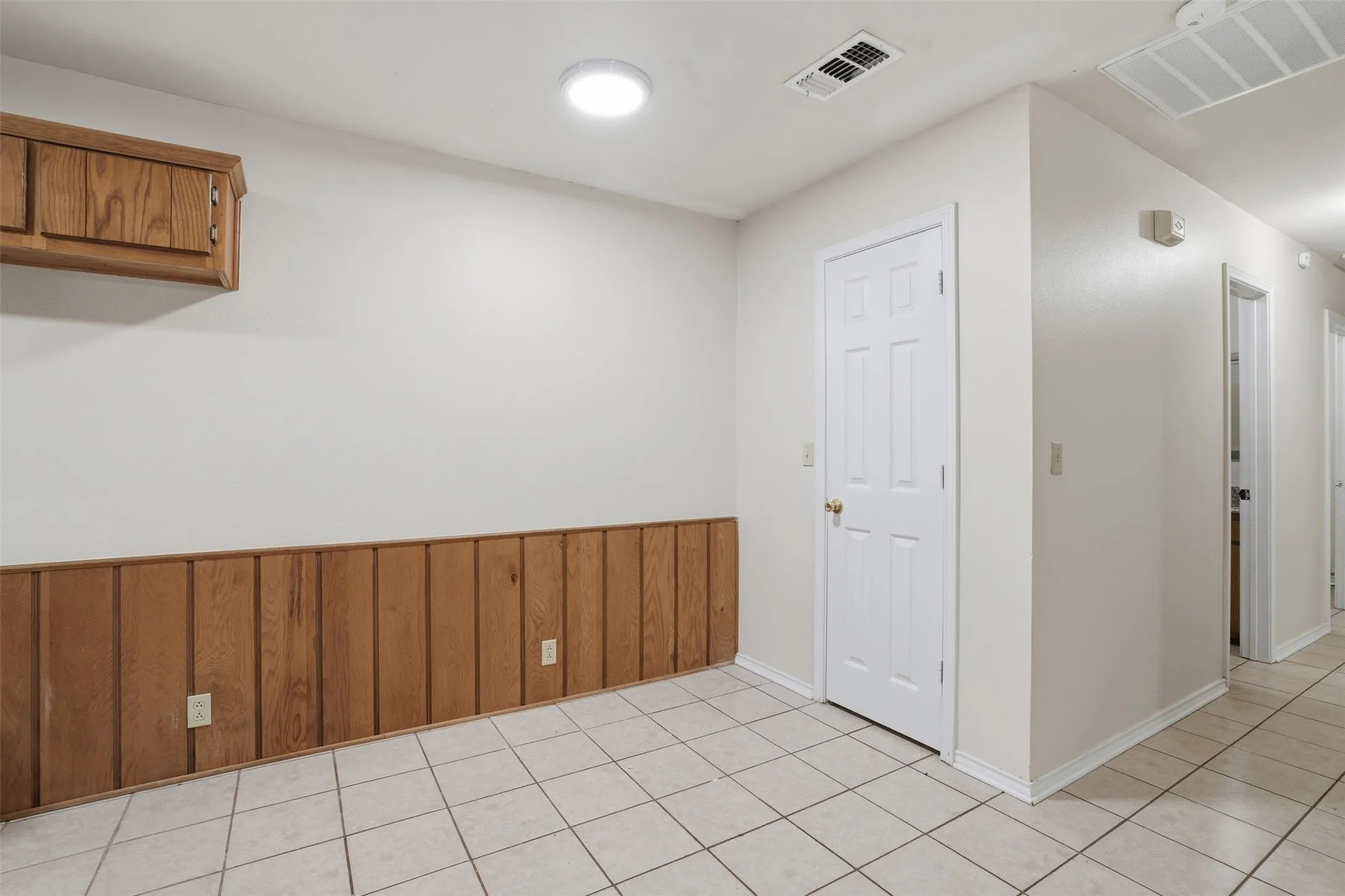 Duplex For Rent in Grayson County , 106 Shaw Street 106, Tom Bean, Texas 75491, 2 Bedroom, 1 Bathroom, Garage spaces, 938 Sqft, built in 1996, mls#21377870, Real Estate Agent in Tom Bean, Homes For Rent in Grayson county, Homes For Rent in Tom Bean, Realtor in Tom Bean Texas, Real Estate Brokerage Independent Realty Texas, Luminita Cordes Realtor