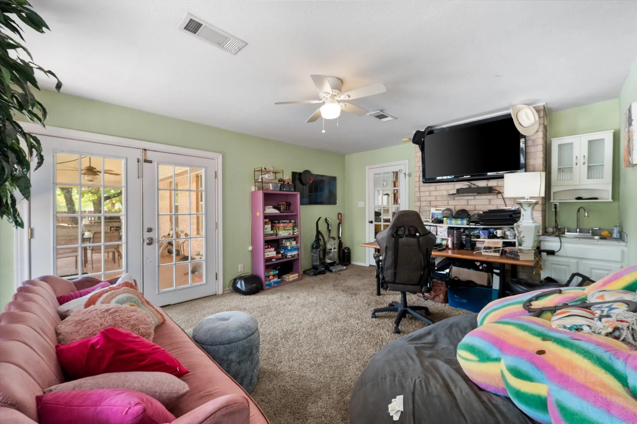 Single Family Residence For Sale in Johnson County , 512 Shady Oaks Trail, Burleson, Texas 76028, 4 Bedroom, 3 Bathroom, 2 Garage spaces, 2,535 Sqft, built in 1995, mls#21374211, Real Estate Agent in Burleson, Homes For Sale in Johnson county, Homes For Sale in Burleson, Realtor in Burleson Texas, Real Estate Brokerage Independent Realty Texas, Luminita Cordes Realtor