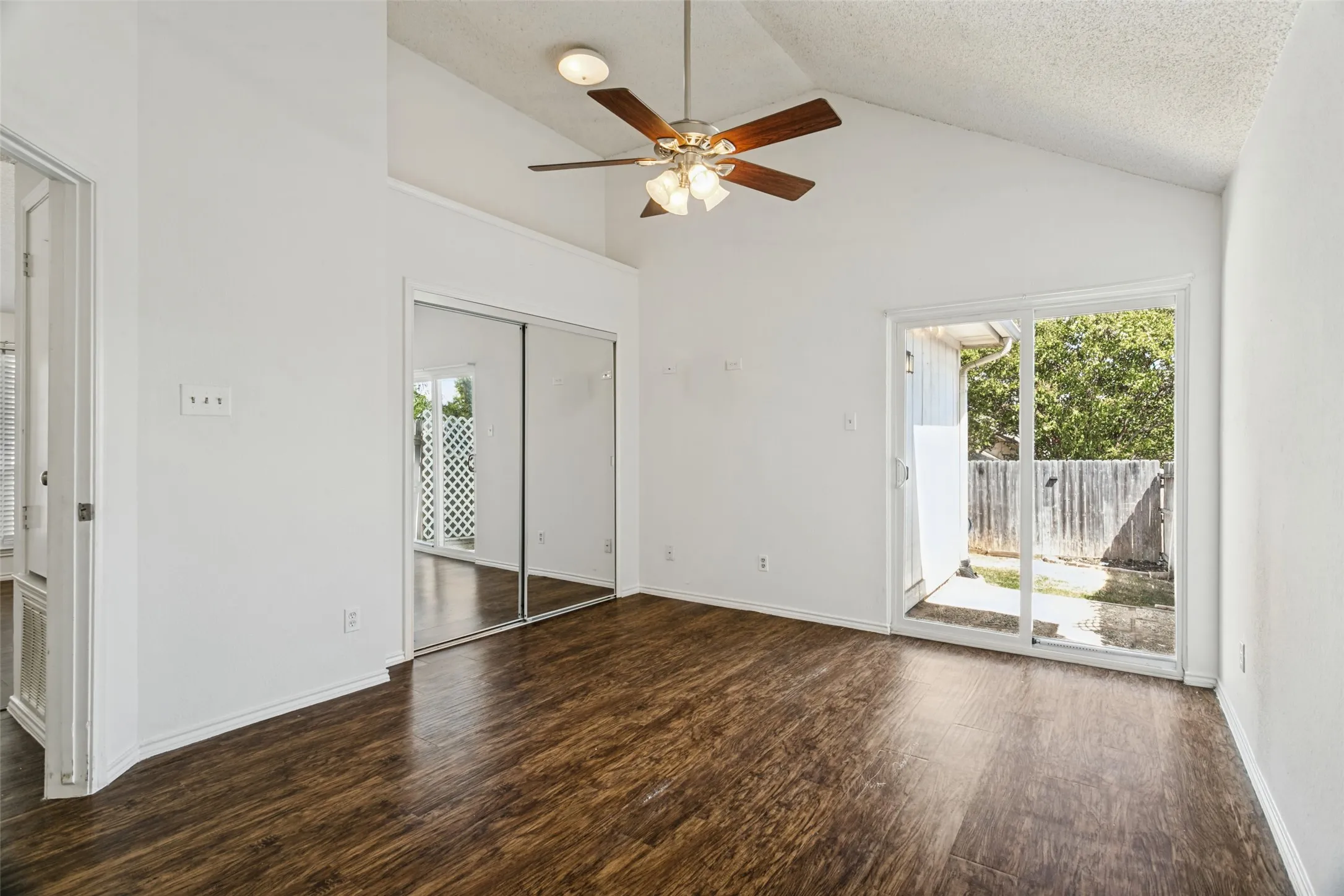 Single Family Residence For Sale in Denton County , 953 Ramblewood, Lewisville, Texas 75067, 3 Bedroom, 2 Bathroom, 2 Garage spaces, 1,126 Sqft, built in 1985, mls#21373906, Real Estate Agent in Lewisville, Homes For Sale in Denton county, Homes For Sale in Lewisville, Realtor in Lewisville Texas, Real Estate Brokerage Independent Realty Texas, Luminita Cordes Realtor
