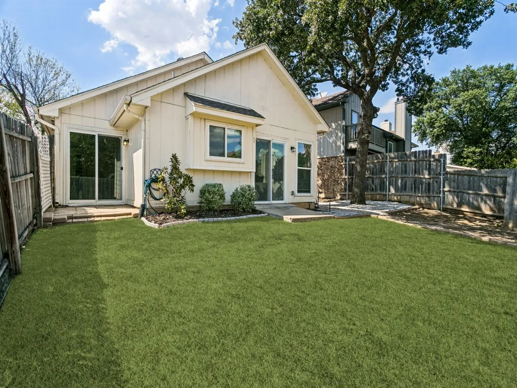 Single Family Residence For Sale in Denton County , 953 Ramblewood, Lewisville, Texas 75067, 3 Bedroom, 2 Bathroom, 2 Garage spaces, 1,126 Sqft, built in 1985, mls#21373906, Real Estate Agent in Lewisville, Homes For Sale in Denton county, Homes For Sale in Lewisville, Realtor in Lewisville Texas, Real Estate Brokerage Independent Realty Texas, Luminita Cordes Realtor