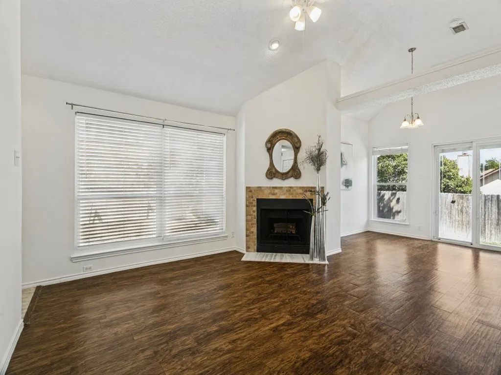 Single Family Residence For Sale in Denton County , 953 Ramblewood, Lewisville, Texas 75067, 3 Bedroom, 2 Bathroom, 2 Garage spaces, 1,126 Sqft, built in 1985, mls#21373906, Real Estate Agent in Lewisville, Homes For Sale in Denton county, Homes For Sale in Lewisville, Realtor in Lewisville Texas, Real Estate Brokerage Independent Realty Texas, Luminita Cordes Realtor