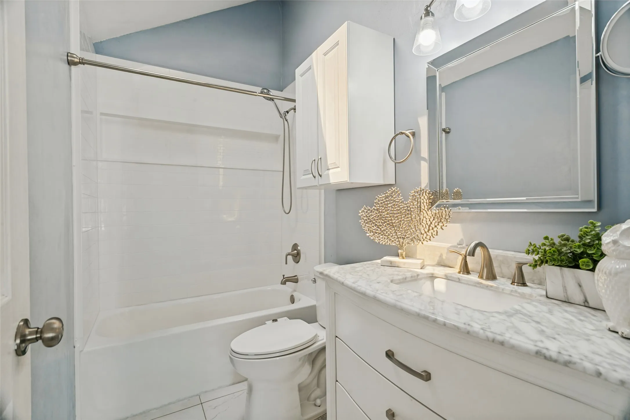 Single Family Residence For Sale in Denton County , 953 Ramblewood, Lewisville, Texas 75067, 3 Bedroom, 2 Bathroom, 2 Garage spaces, 1,126 Sqft, built in 1985, mls#21373906, Real Estate Agent in Lewisville, Homes For Sale in Denton county, Homes For Sale in Lewisville, Realtor in Lewisville Texas, Real Estate Brokerage Independent Realty Texas, Luminita Cordes Realtor