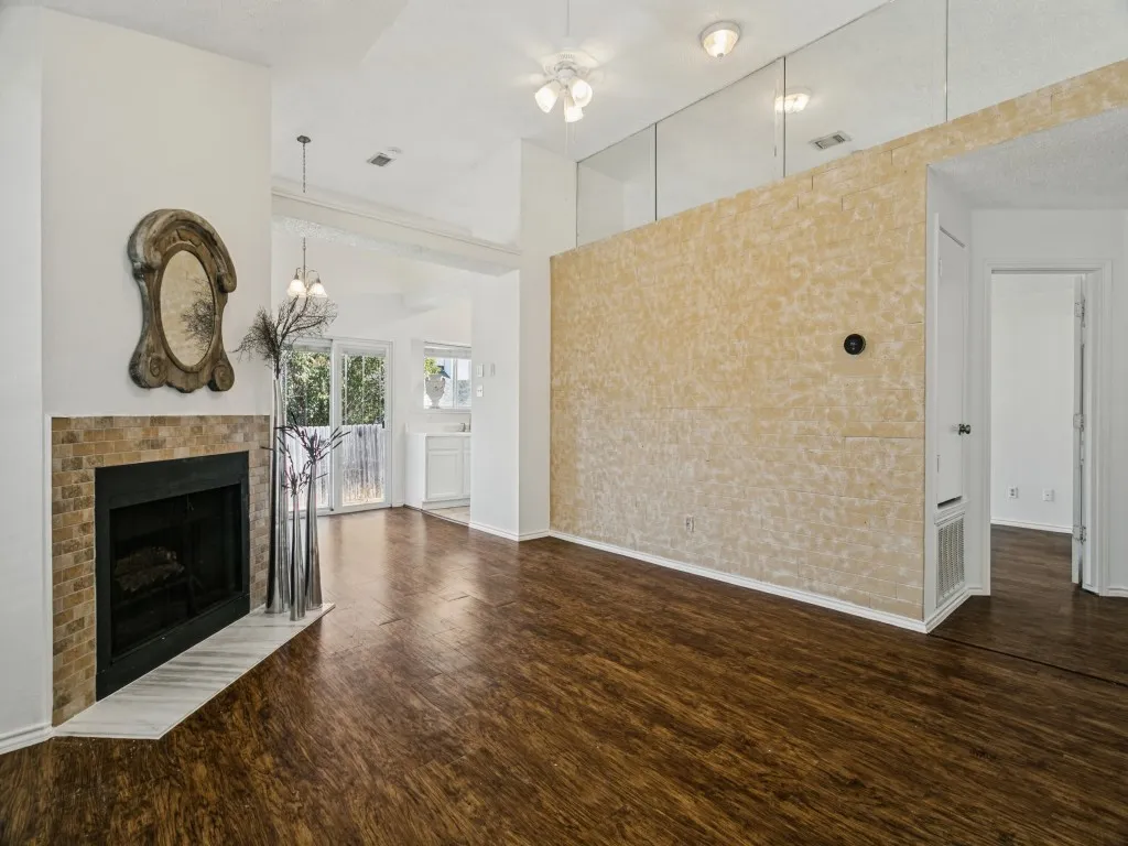 Single Family Residence For Sale in Denton County , 953 Ramblewood, Lewisville, Texas 75067, 3 Bedroom, 2 Bathroom, 2 Garage spaces, 1,126 Sqft, built in 1985, mls#21373906, Real Estate Agent in Lewisville, Homes For Sale in Denton county, Homes For Sale in Lewisville, Realtor in Lewisville Texas, Real Estate Brokerage Independent Realty Texas, Luminita Cordes Realtor