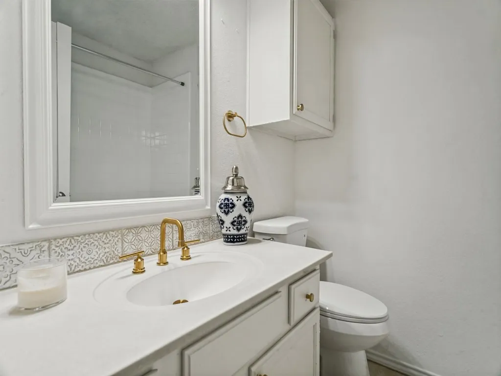 Single Family Residence For Sale in Denton County , 953 Ramblewood, Lewisville, Texas 75067, 3 Bedroom, 2 Bathroom, 2 Garage spaces, 1,126 Sqft, built in 1985, mls#21373906, Real Estate Agent in Lewisville, Homes For Sale in Denton county, Homes For Sale in Lewisville, Realtor in Lewisville Texas, Real Estate Brokerage Independent Realty Texas, Luminita Cordes Realtor