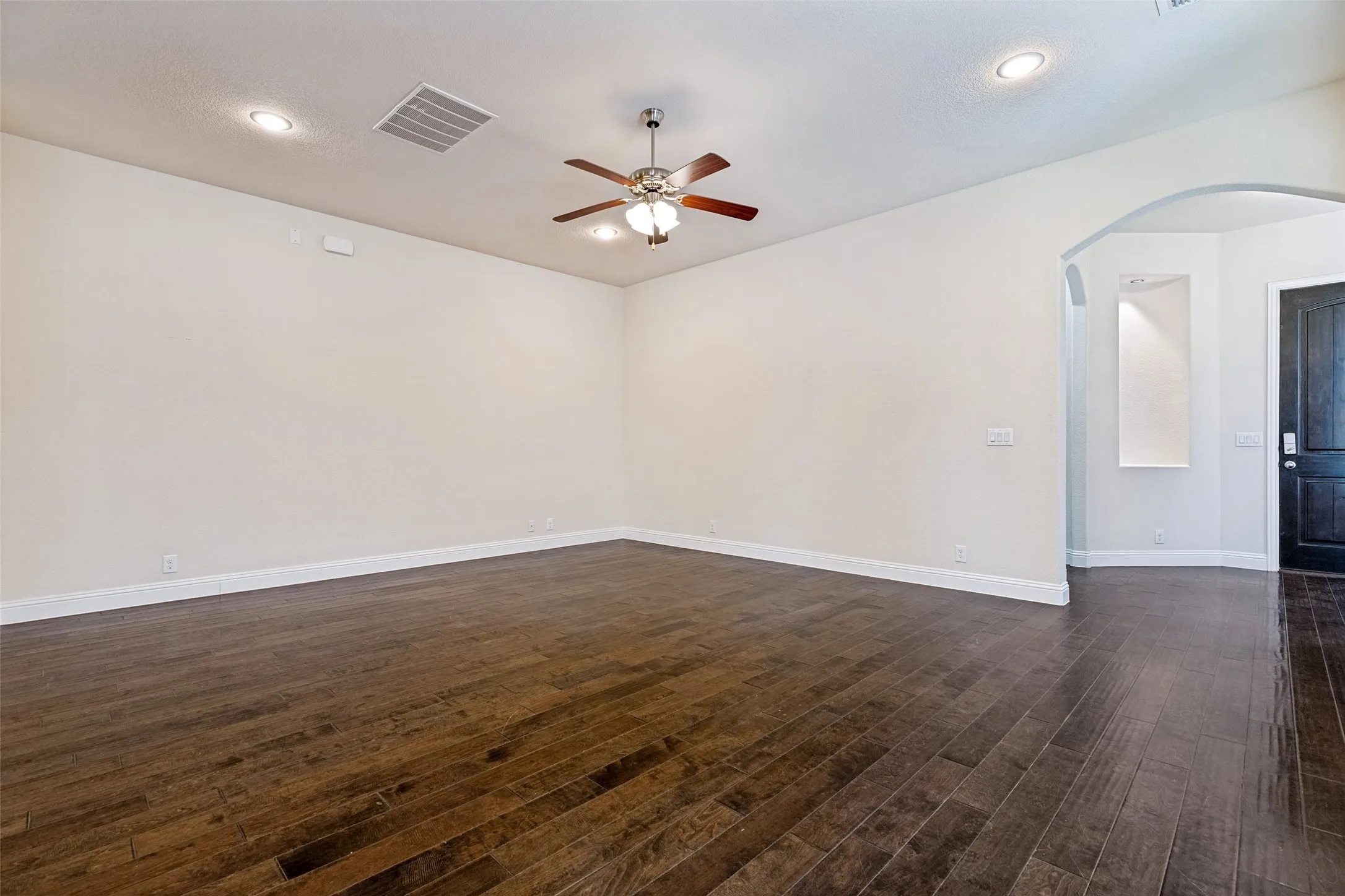 Single Family Residence For Rent in Collin County , 3712 Cobblecreek Drive, Mc Kinney, Texas 75070, 4 Bedroom, 4 Bathroom, 2 Garage spaces, 2,649 Sqft, built in 2016, mls#21377002, Real Estate Agent in Mc Kinney, Homes For Rent in Collin county, Homes For Rent in Mc Kinney, Realtor in Mc Kinney Texas, Real Estate Brokerage Independent Realty Texas, Luminita Cordes Realtor