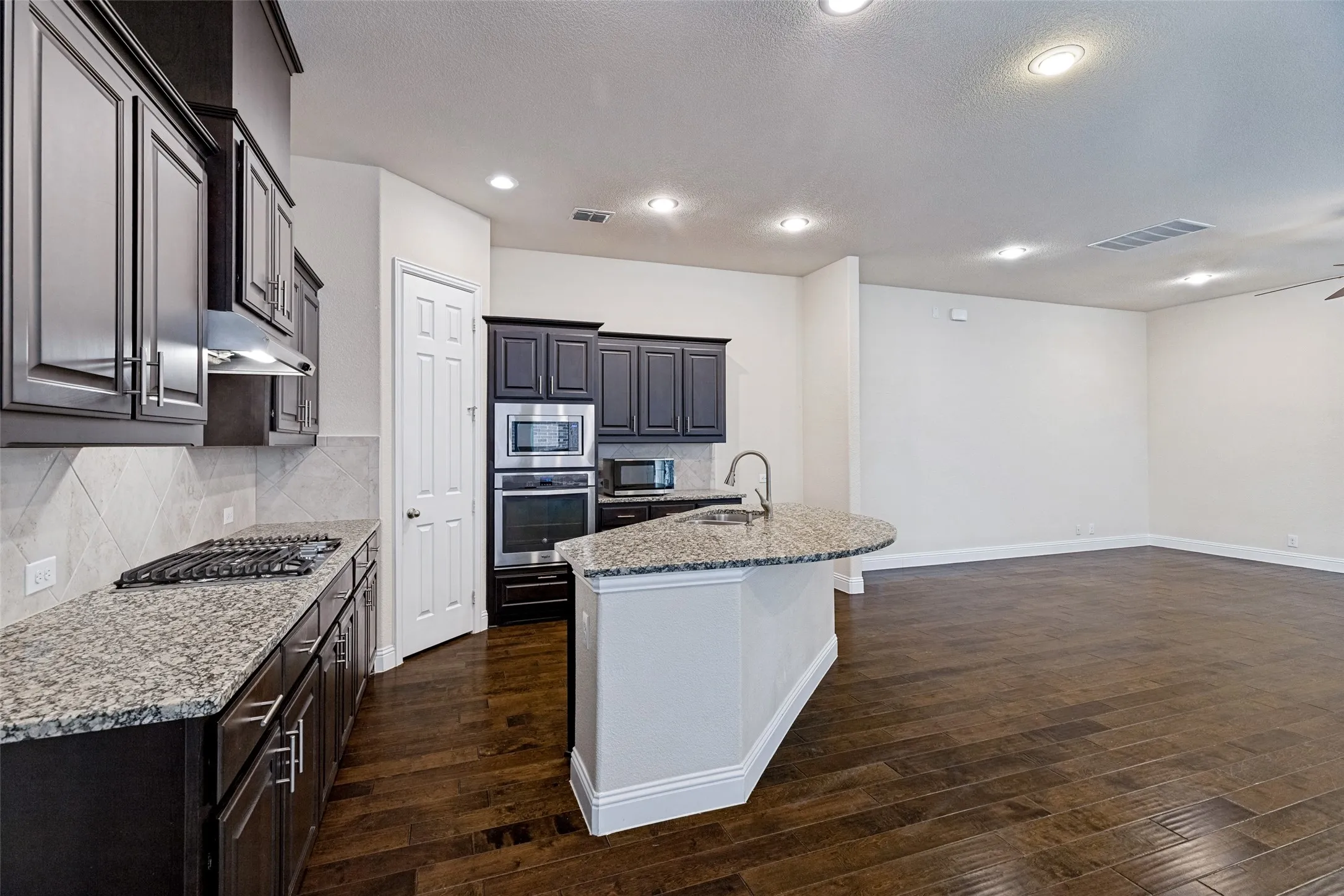Single Family Residence For Rent in Collin County , 3712 Cobblecreek Drive, Mc Kinney, Texas 75070, 4 Bedroom, 4 Bathroom, 2 Garage spaces, 2,649 Sqft, built in 2016, mls#21377002, Real Estate Agent in Mc Kinney, Homes For Rent in Collin county, Homes For Rent in Mc Kinney, Realtor in Mc Kinney Texas, Real Estate Brokerage Independent Realty Texas, Luminita Cordes Realtor