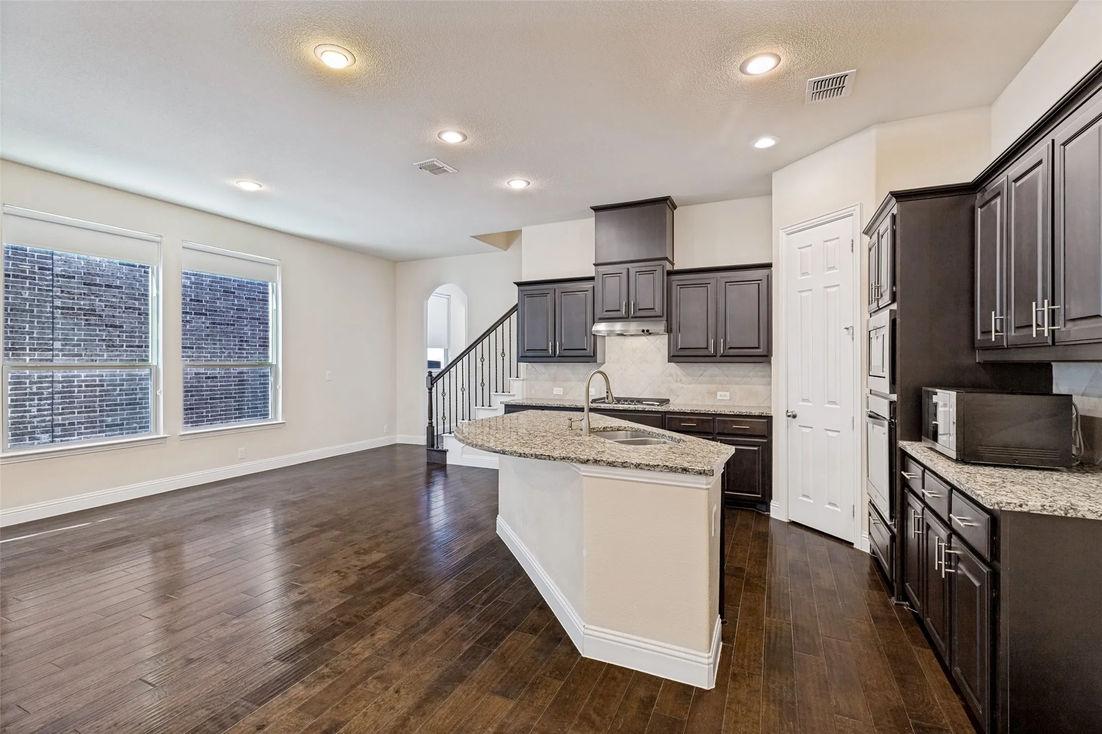 Single Family Residence For Rent in Collin County , 3712 Cobblecreek Drive, Mc Kinney, Texas 75070, 4 Bedroom, 4 Bathroom, 2 Garage spaces, 2,649 Sqft, built in 2016, mls#21377002, Real Estate Agent in Mc Kinney, Homes For Rent in Collin county, Homes For Rent in Mc Kinney, Realtor in Mc Kinney Texas, Real Estate Brokerage Independent Realty Texas, Luminita Cordes Realtor
