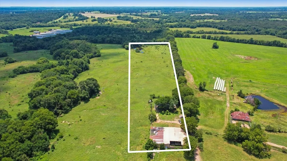 Manufactured Home For Sale in Hopkins County , 195 County Road 2468, Winnsboro, Texas 75494, 3 Bedroom, 2 Bathroom, Garage spaces, 840 Sqft, built in 2000, mls#21377579, Real Estate Agent in Winnsboro, Homes For Sale in Hopkins county, Homes For Sale in Winnsboro, Realtor in Winnsboro Texas, Real Estate Brokerage Independent Realty Texas, Luminita Cordes Realtor